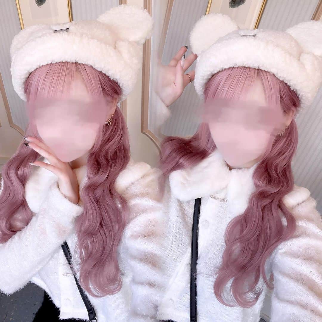 のインスタグラム：「ʜᴀᴘᴘʏ ʜᴀʟʟᴏᴡᴇᴇɴ 👻❤︎◝✩  今年はDハロいけたよー！ このおばけキャップどうしても被りたかったんだあ⸝⸝ʚ̴̶̷̆ ʚ̴̶̷̆⸝⸝  お洋服も帽子のために揃えたの👻𖤐これカーディガンなんだけど襟取れるから春先まで使えそうでしょ？❤︎  #隠しきれないヲタク #量産型 #量産型ヲタク #非量産型 #非量産型ヲタク #量産型ヘアメ #disneyland #ディズニーコーデ #lillilly #darich #emoda #miumiu」