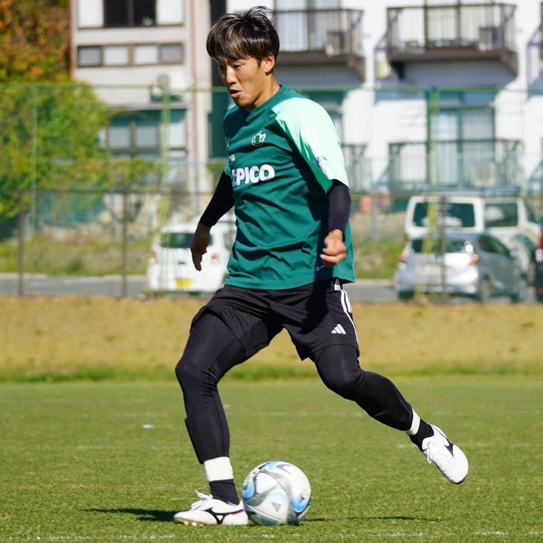 松本山雅FCさんのインスタグラム写真 - (松本山雅FCInstagram)「トレーニング写真をピックアップ📸🟢  #yamaga #matsumotoyamaga #神田渉馬 #滝裕太 #濱名真央 #野々村鷹人 #住田将 #藤本裕也」11月1日 15時52分 - matsumoto.yamagafc