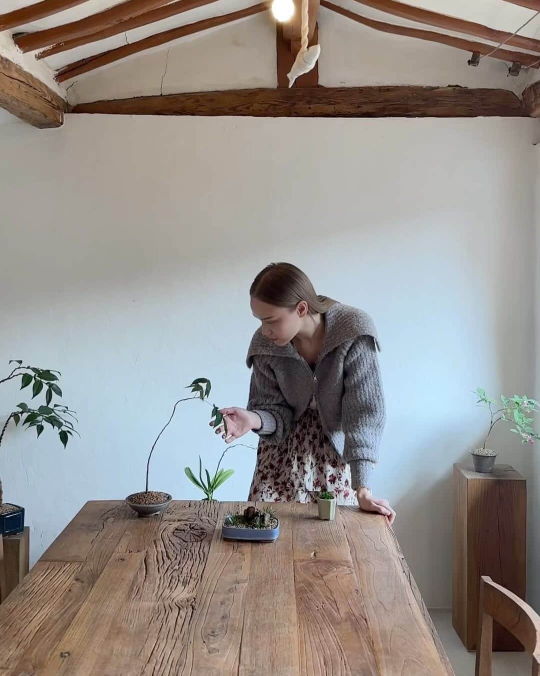 のインスタグラム：「나의 시선으로 담아둔  차미즈 2nd drop 룩북 스케치✨  드디어 다음주…🩶」