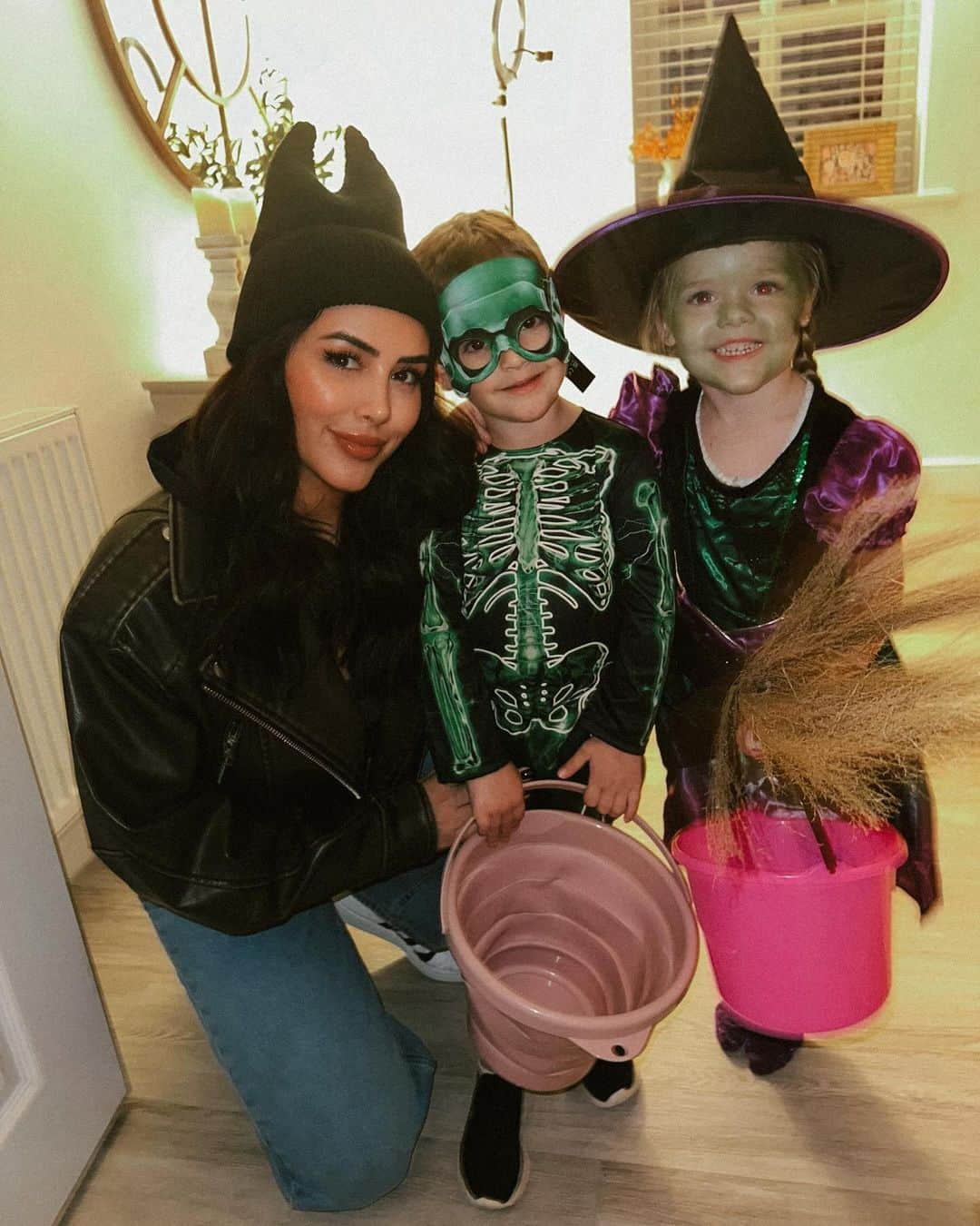 マーニー・シンプソンのインスタグラム：「The cutest trick or treaters I ever did see 🖤」