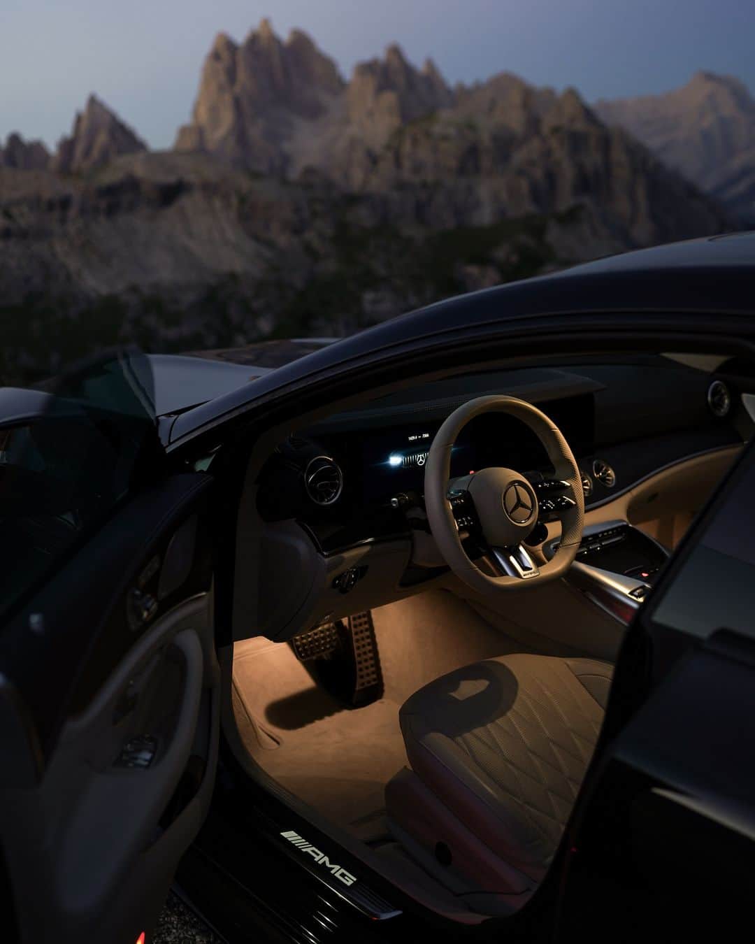 メルセデス・ベンツさんのインスタグラム写真 - (メルセデス・ベンツInstagram)「Looking for a quick getaway? Enjoy the freedom in the @mercedesamg #GT53.  📷 @fastnblack for #MBcreator   #MercedesBenz #MercedesAMG   [Mercedes-AMG GT 53 4MATIC+ | WLTP: Kraftstoffverbrauch kombiniert: 10‒9,5 l/100 km | CO₂-Emissionen kombiniert: 228‒214 g/km | mb4.me/DAT-Leitfaden]」11月1日 16時00分 - mercedesbenz