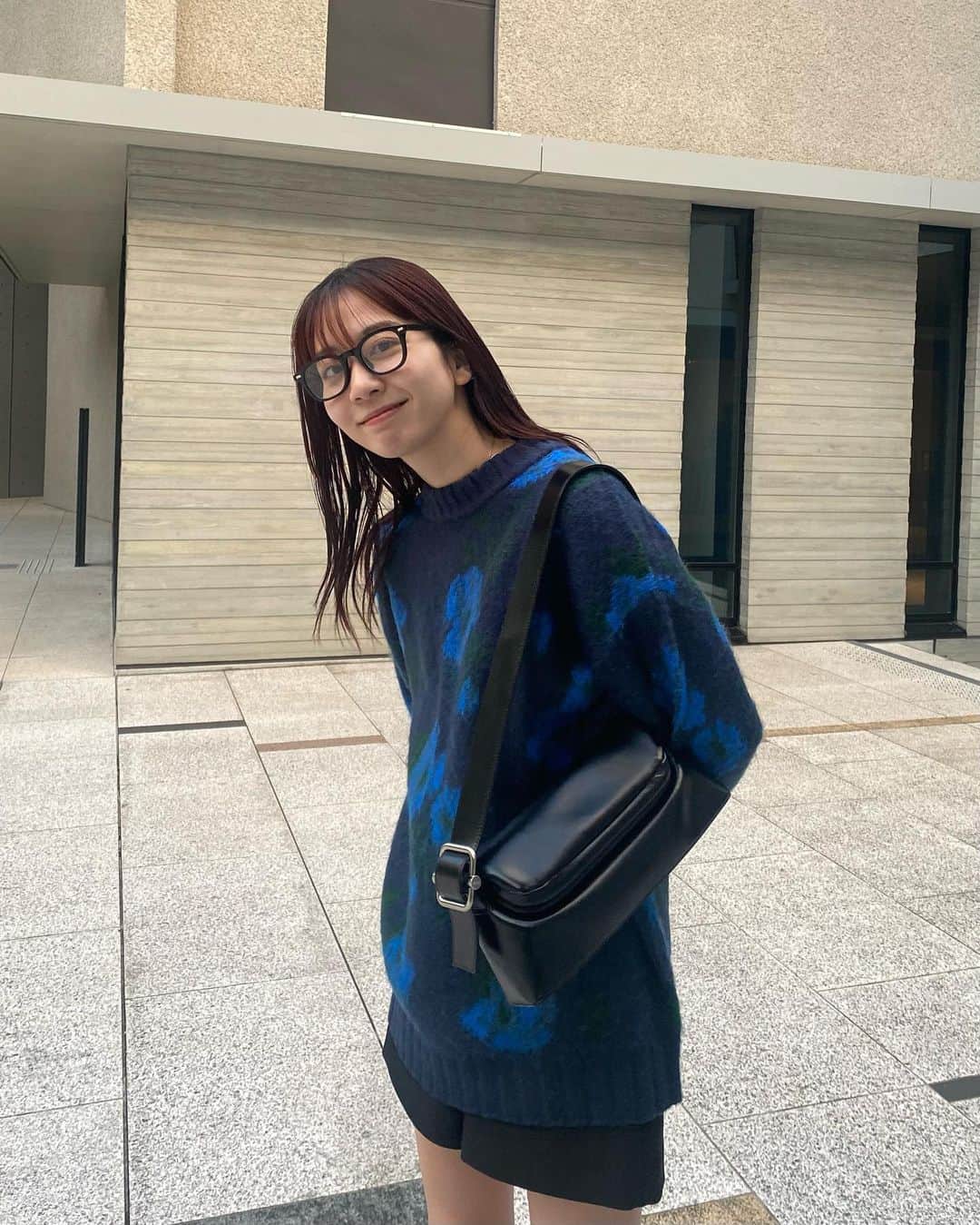 のインスタグラム：「・ #EMODA2023AW @nodokanaito  169cm @emoda_kiyoko  168cm   ▫️RECOMMEND ITEM▫️  ・FLOWER DOT OVER KNIT ORG / MNT / BLU ¥7,590(tax in)   ______________________ 　 ▶︎▶︎ @emoda_snap TOPのURLから 公式RUNWAYchannelをcheck📲 　 　 #EMODA #RUNWAYchannel #秋服コーデ　 #秋コーデ #カラーニット #ブルーコーデ @emoda_official」