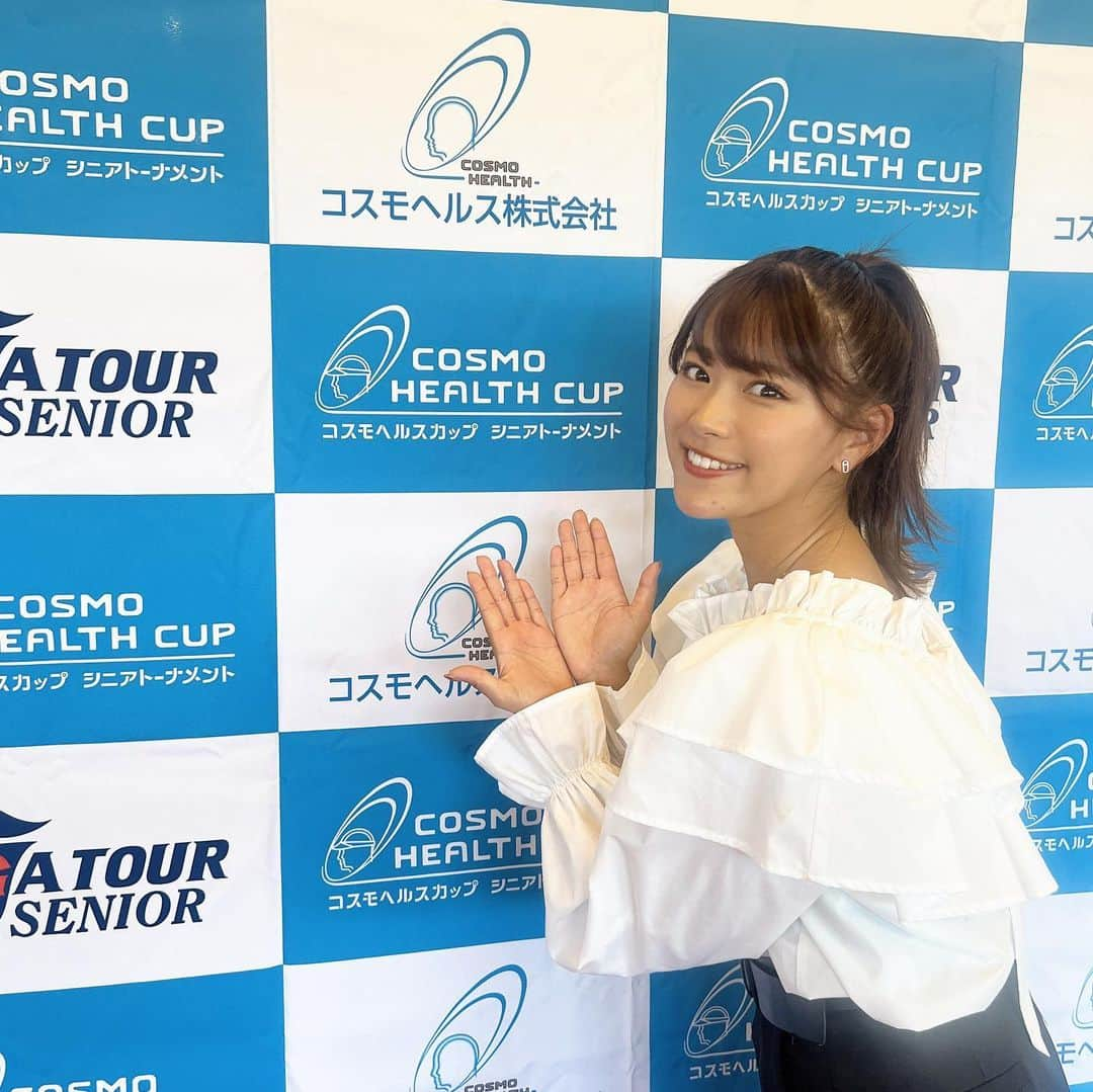 山内鈴蘭のインスタグラム：「@cosmohealthcup シニアトーナメント2023プロアマ大会出場させて頂きました😆❤️  11月2日、3日と行われる大会🏅 #コスモヘルスカップ  の【盛り上げ隊隊長】を務めます😍  なんと…″入場料無料″です🫣 📍カレドニアンゴルフクラブで開催！！  ニアピンチャレンジイベントなど(私も居るよ♡) 美味しい飲食ブースなど楽しめるコンテンツも❤️  本戦2日間、お待ちしてますよーー🎉  輝き続けるシニアプロの皆さんと、 来て下さるギャラリーの皆様を、 全力で笑顔と元気をお届けできる様に😆❤️  コスモヘルスの一員として盛り上げさせて頂きます🎉🎉🎉  PGAシニアツアー、本当に大好き😊 笑顔とエネルギーに溢れてる！！！！！  そして、コスモヘルスの鈴木会長の熱く心のこもった一つ一つの言葉に感動。。😭😭😭  シニアを元気に🌸新しい応援の形、ゴルフ業界へ新しい風を！と一致団結して前へ前へ走る会長をはじめ、小塚社長、社員の皆様に尊敬の気持ちいっぱいです。  本戦2日間もご一緒できる事、光栄に思います！！！！！  #コスモヘルスカップシニアトーナメント  だからこその【最高の応援のカタチ】を感じてください！  盛り上げ隊隊長、山内鈴蘭🥺❤️ 全力で頑張らせていただきます！！！！！  今日は羽川豊プロとご一緒させて頂きました🌸 いつも気さくに話しかけてくださり、鈴蘭大人になったなぁと優しい雰囲気で包み込んでくださる羽川プロ☺️ 本戦もファイト！ですよーーー♡♡  #pgatour #PGAツアー #コスモヘルス #シニアツアー #シニアツアーは面白い #シニアツアーのアイドル #羽川豊 プロ #シニアを元気に #ゴルフツアー観戦 #ゴルフ女子 #ゴルフ好きな人と繋がりたい #ゴルフで繋がるご縁を大切に #gorurun #ゴルラン #協賛 #ゴルフスイング動画  #ゴルフレッスン」