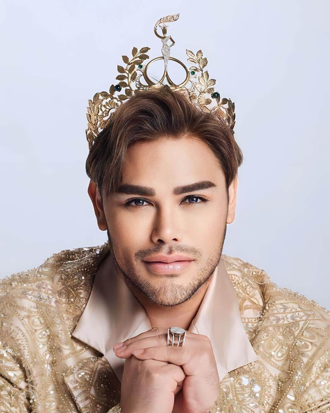 Ivan Gunawanのインスタグラム：「. Elegance and glamour adorn my crown, a symbol of my journey and achievements. Embracing my inner royalty when I'm wearing it.  #ivangunawan #missgrandinternational2023 #missgrandindonesia #bestnationaldirector2023」