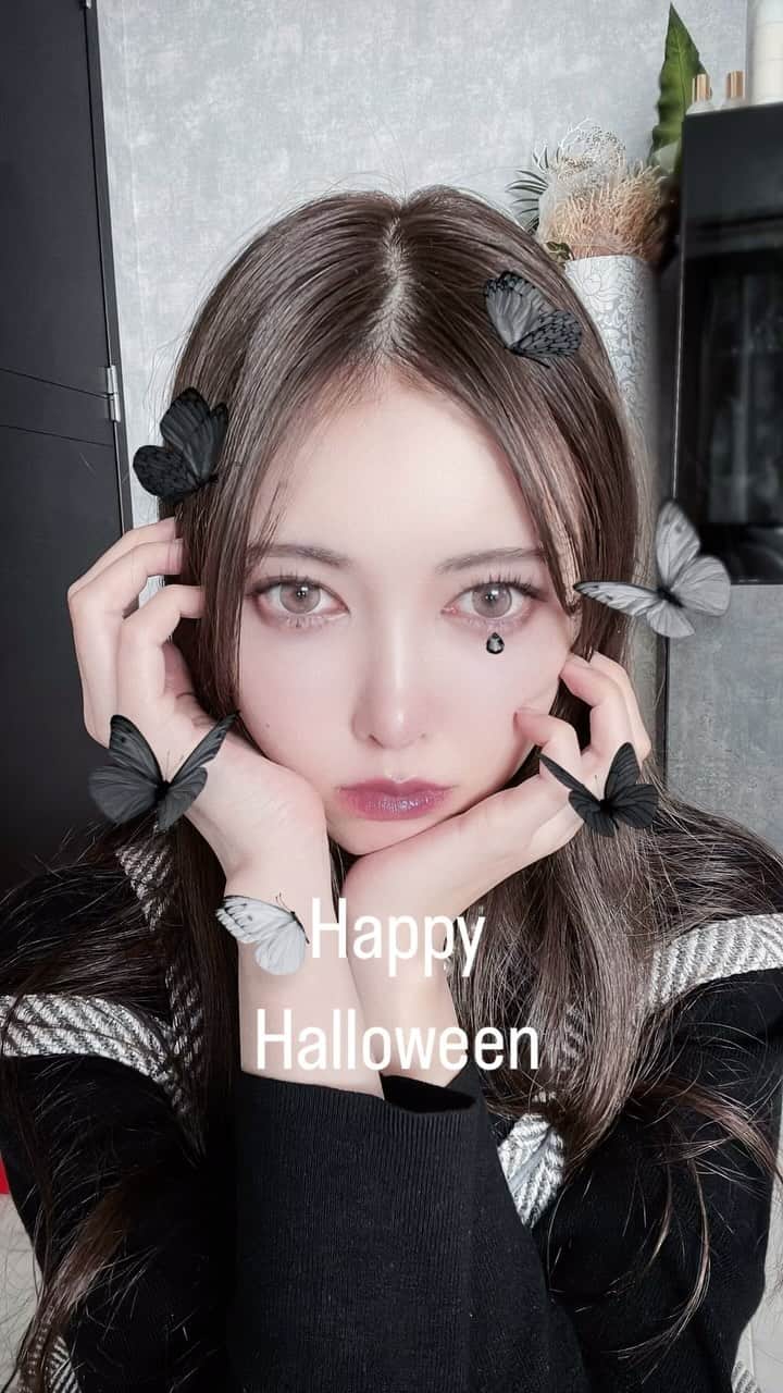 清水愛美のインスタグラム：「遅くなったけど 🎃Happy Halloween🦇  もうコスプレしないので snowで遊んだ🎃💞  ゴリゴリの加工でやんす☺️  #snow #加工 #ハロウィン #halloween」
