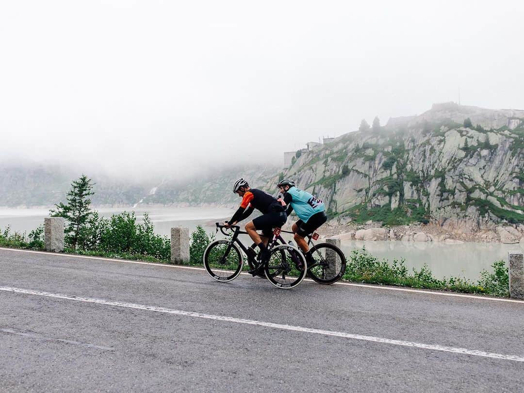 ファビアン・カンチェラーラさんのインスタグラム写真 - (ファビアン・カンチェラーラInstagram)「Join our Chasing Cancellara events next year! 🥳 Sharing the road with like minded cyclists, riding through epic Swiss landscapes, accomplishing personal challenges – always a memorable experience.🙌🏼 Sign up no and be part of it 👉🏼 @chasingcancellara  #ChasingCancellara #TeamCancellara #WeRideBernZermatt #BernZermatt #WeRideZurichAndermatt #ZurichAndermatt #DillierClassic #GranfondoVaduz #spartacus #cycling #cyclist #cyclingpassion #cyclinglife #cyclinglifestyle #cyclingphotos #instacycling #roadcycling #ultracycling #Ultrafondo #Schweiz #Switzerland #Suisse #Svizzera #outsideisfree #fromwhereiride #roadslikethese #SetteFamily」11月1日 16時38分 - fabian_cancellara