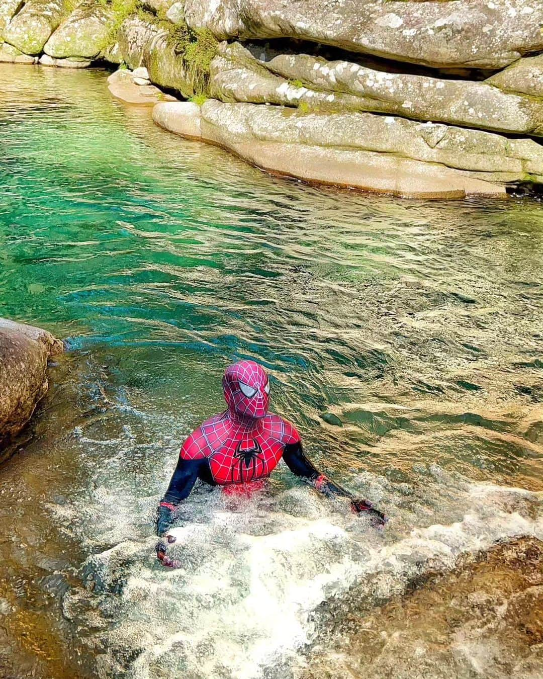 Japanese Spidermanのインスタグラム：「川で修行中！⁡ .⁡ 水中でバランス力と集中力を鍛えています 🌊💥🕷️ ヒーローの成長の瞬間を共有！⁡ .⁡ 実はNEWスーツなのに気づいた？（笑）⁡ .⁡ #週末ヒーロー#スパイダーマン#マーベル⁡ #ハロウィン#spiderman#marvel#アベンジャーズ#コスプレ#cosplay#ヒーロー#ブラックパンサー#アイアンマン#蜘蛛侠#avengers#三重県#紀北町#地元」