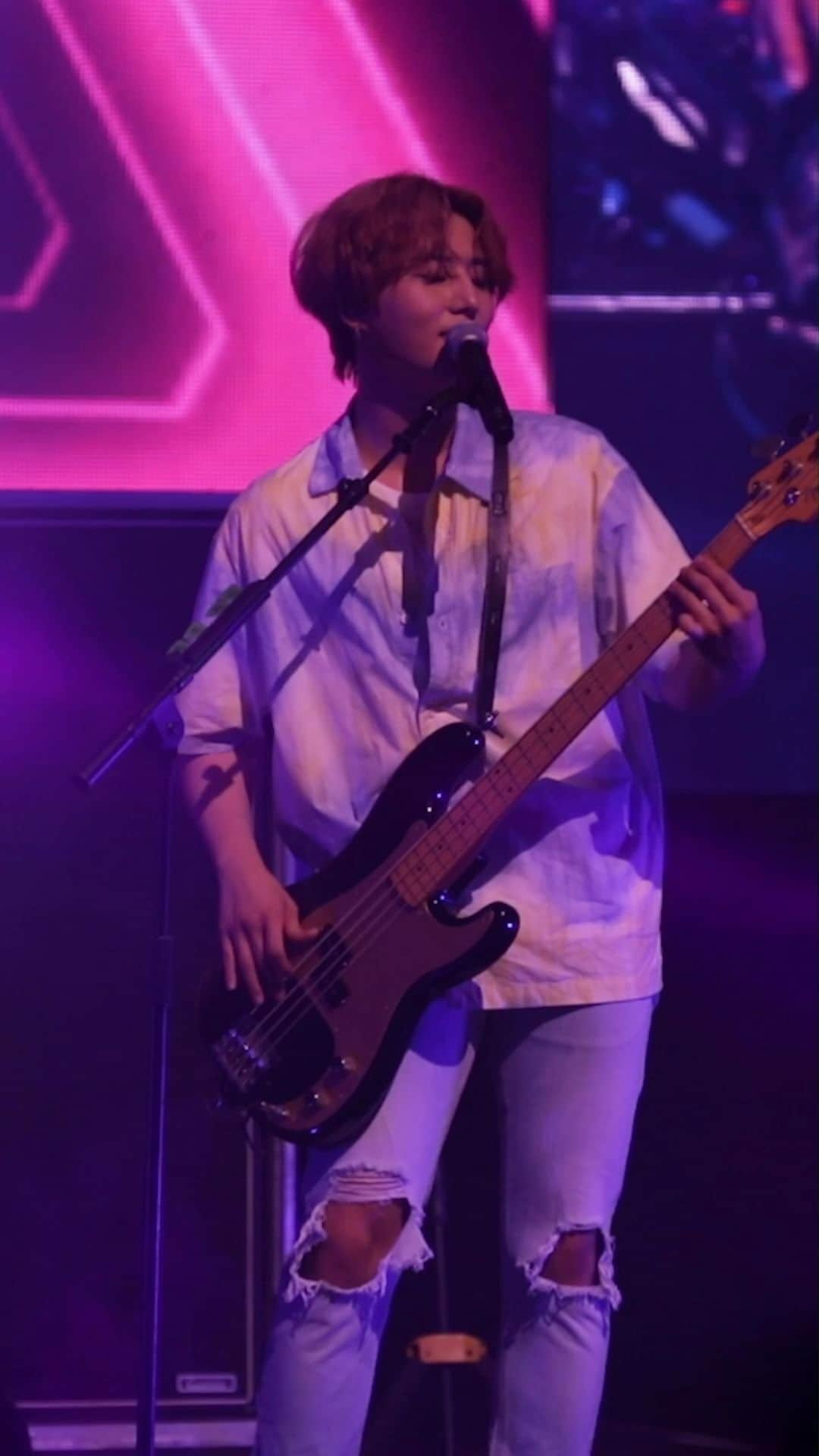 DAY6のインスタグラム：「[LIVE CAM] Young K - 행복했던 날들이었다 @ 2019 2ND WORLD TOUR 'GRAVITY'  #DAY6 #데이식스 #YoungK #행복했던_날들이었다  @from_youngk」