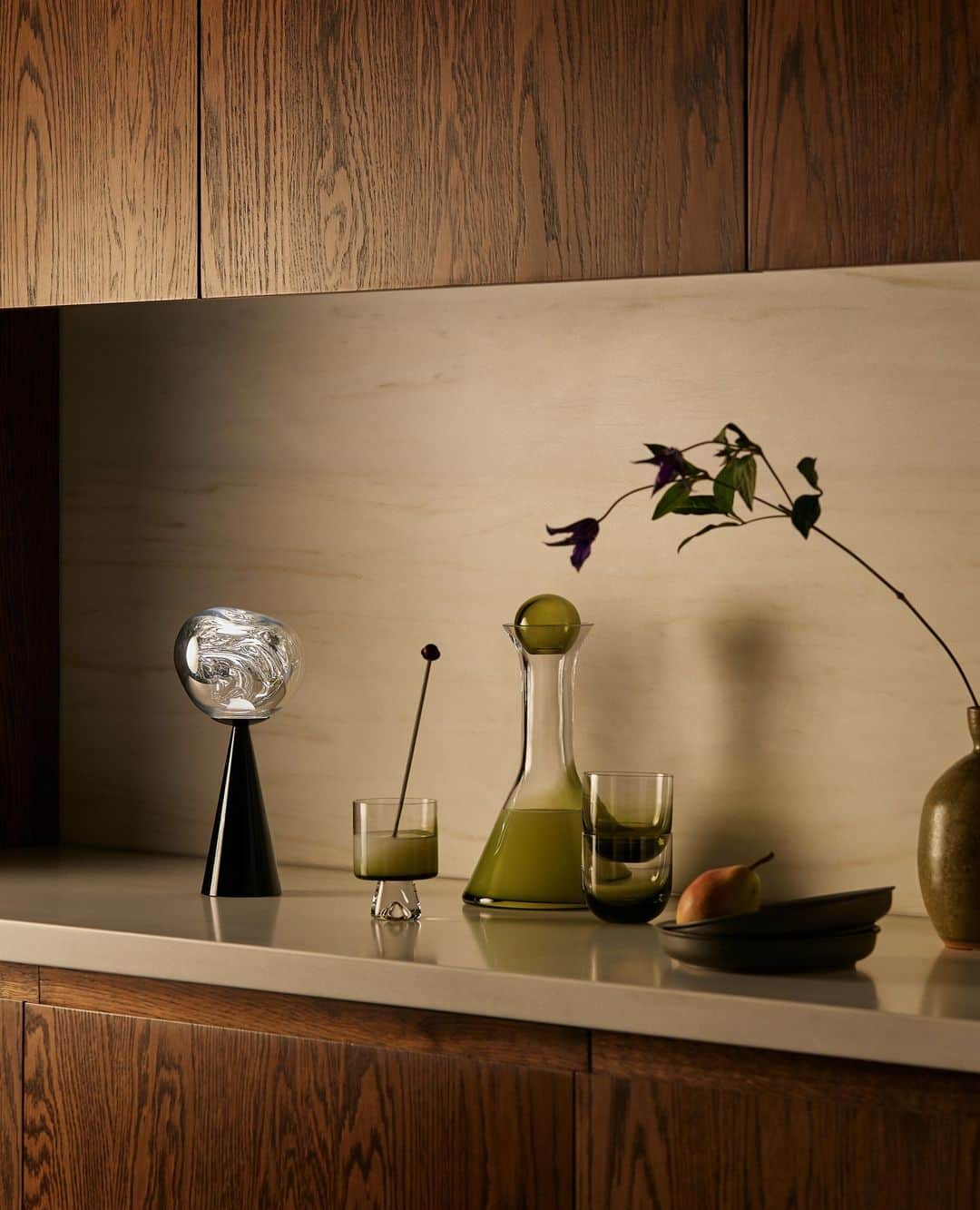 トム ディクソンのインスタグラム：「New MELT - take it with you anywhere. ⁠ ⁠ Available in a wide range of finishes and offering up to 10 hours of battery life.⁠ ⁠ Buy yours now on tomdixon.net. ⁠ ⁠ (Complimentary gift-wrapping when you purchase from our London Flagship shop at @coaldropsyard) ⁠ ⁠ 📷️: @petenavey ⁠ ⁠」