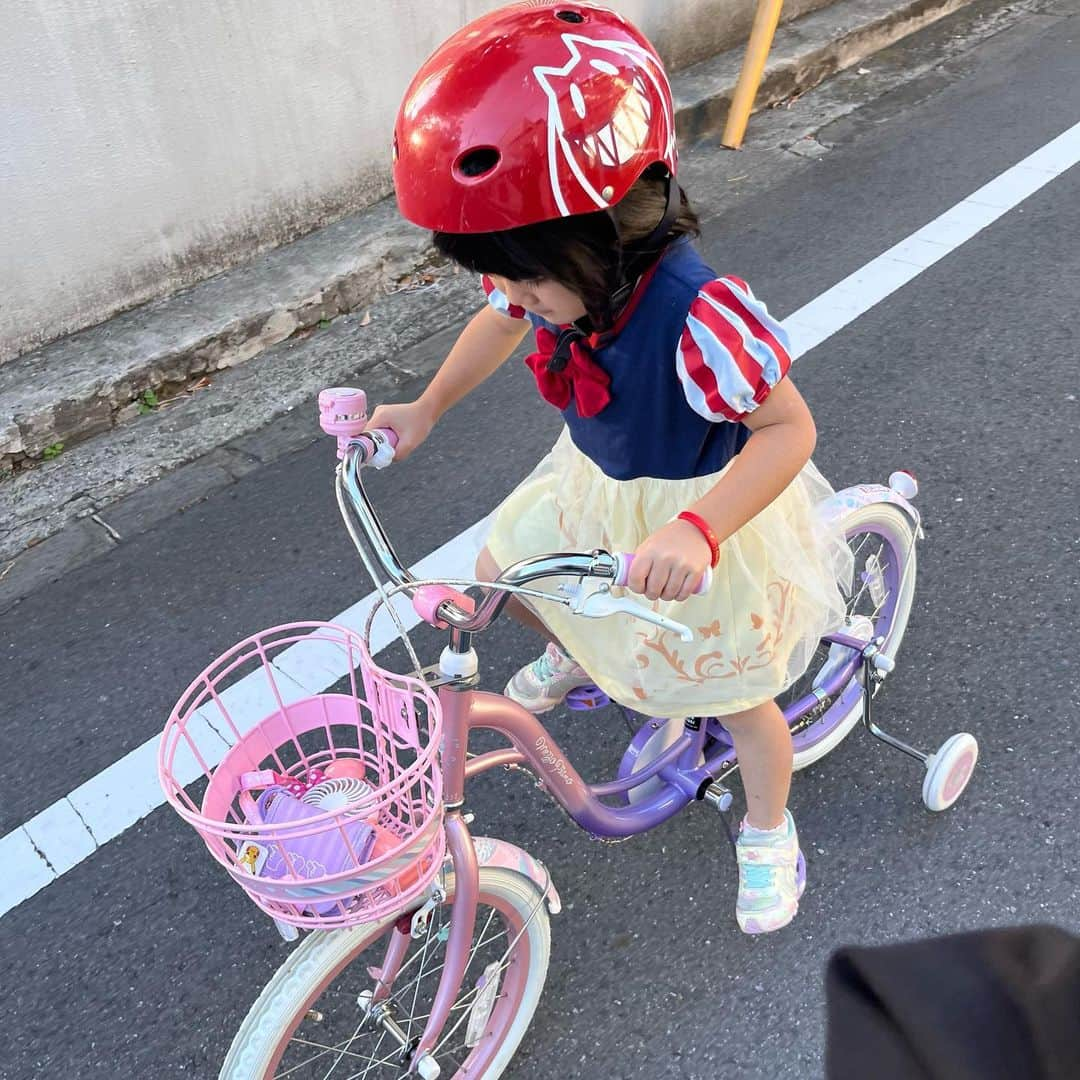 門脇舞以のインスタグラム：「補助輪が好きすぎる子🚲 #6歳」