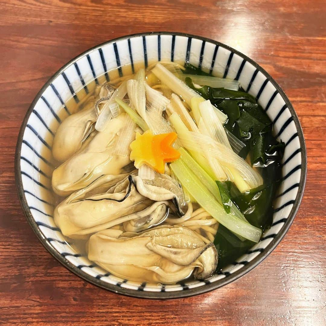 渡辺祐さんのインスタグラム写真 - (渡辺祐Instagram)「銀座「よし田」「三州屋」銀座で牡蠣はじめました。 #牡蠣そば & #カキフライ #隣の客はよく牡蠣食う客だ」11月1日 16時57分 - task_watanabe