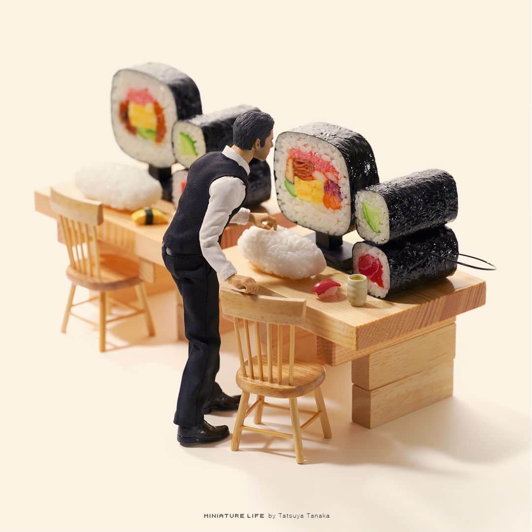 田中達也さんのインスタグラム写真 - (田中達也Instagram)「Sushi Selection🍣 #すしの日 ということで寿司をテーマにした作品を集めました。」11月1日 17時00分 - tanaka_tatsuya