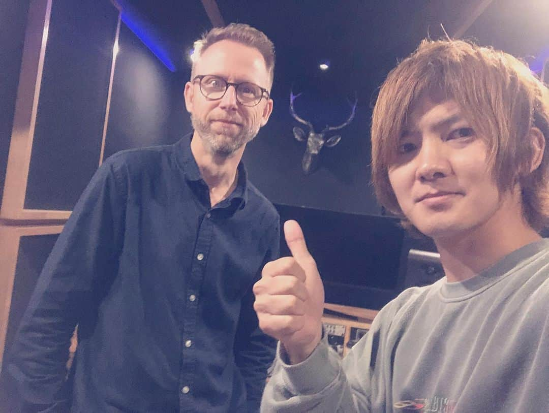 加部輝（ウルトラ寿司ふぁいやー）のインスタグラム：「#MagnusFunemyr  氏が来日していたので、一緒に楽曲制作していました！🎹  とても有意義でした！  3年前スウェーデンの作曲キャンプに初めて参加させて頂いた時に、現地で主催してくれたのがマグナス氏！  久々にお会いできてとても嬉しかった！」