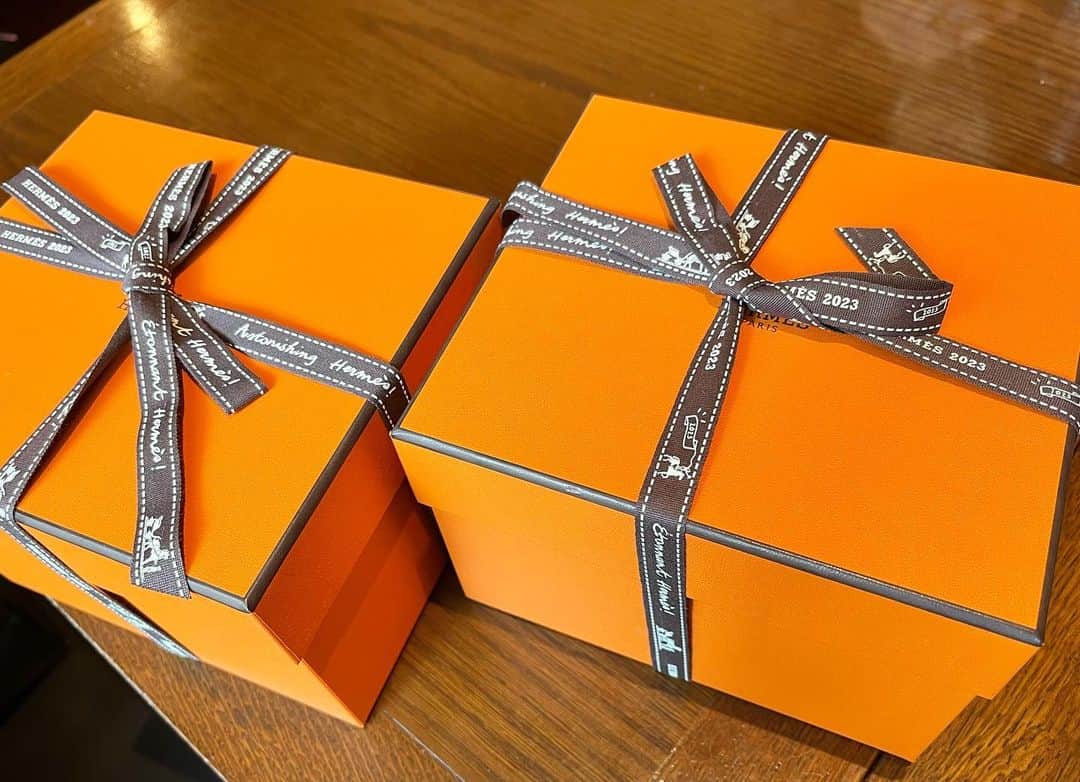AriizumiEmaのインスタグラム：「先日尊敬する大好きな友人から、娘の入学祝いにと頂いたプレゼント🎁　 HERMESのマグカップ！ 私の分まで😭 素敵すぎて、倒れます😭 大切に大切にします😍  ・ #HERMES#エルメス#エルメスマグカップ」