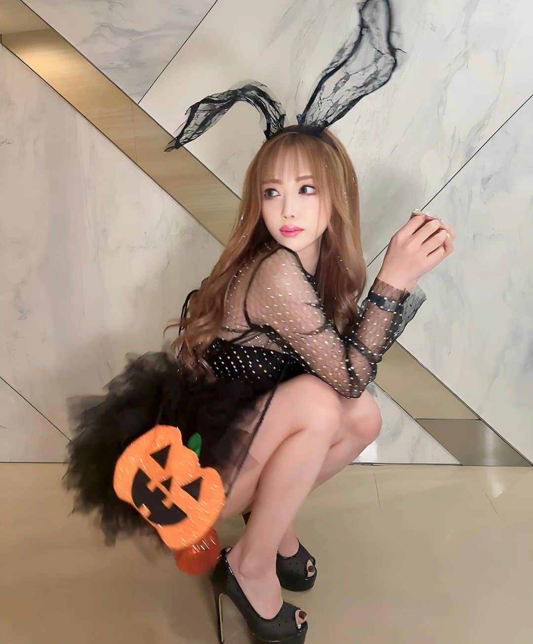 北山美奈さんのインスタグラム写真 - (北山美奈Instagram)「🐰🎃🧟‍♀️ 何歳になってもコスプレが好き🩶 人生いつ何が起こるか分からないもん😶‍🌫️楽しみたい精神🍭  #バルセロナグループ #ラウンジ凛 #札幌 #すすきの #ススキノ #キャバクラ #キャバ嬢 #キャバクラ嬢 #ニュークラブ #ニュークラ #ニュークラ嬢 #キャバ #ラウンジ #ラウンジ嬢 #ホステス #すすきのキャバクラ #すすきのキャバ嬢 #すすきのグルメ#美脚#美乳#札幌旅行 #美人 #美女 #可愛い #可愛い女の子 #銀座 #六本木 #北新地 #ハロウィンコスプレ #ハロウィンイベント」11月1日 17時20分 - rin_minakitayama