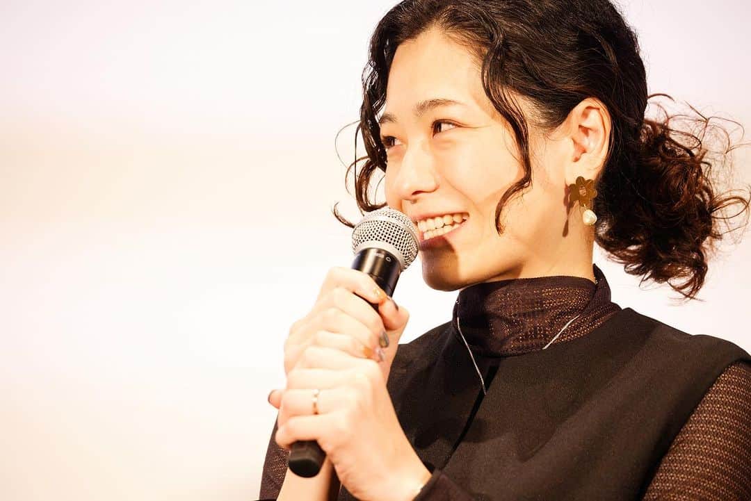 永楠あゆ美さんのインスタグラム写真 - (永楠あゆ美Instagram)「映画「99%、いつも曇り」の東京国際映画祭での上映が終了しました。 10/31の上映は舞台挨拶にもうかがい、お客様と一緒に笑ったり泣いたり、時間と物語を共有できる幸せを噛み締めていました🍿 お越しくださった皆さま。本当にありがとうございました✨  📷 1,2枚目　@tomohisa.w  3枚目　　@tokyo_intl_film_festival   #東京国際映画祭2023 #99パーセントいつも曇り #瑚海みどり さん #自主制作映画 #俳優 #永楠あゆ美」11月1日 17時24分 - ena.a.a