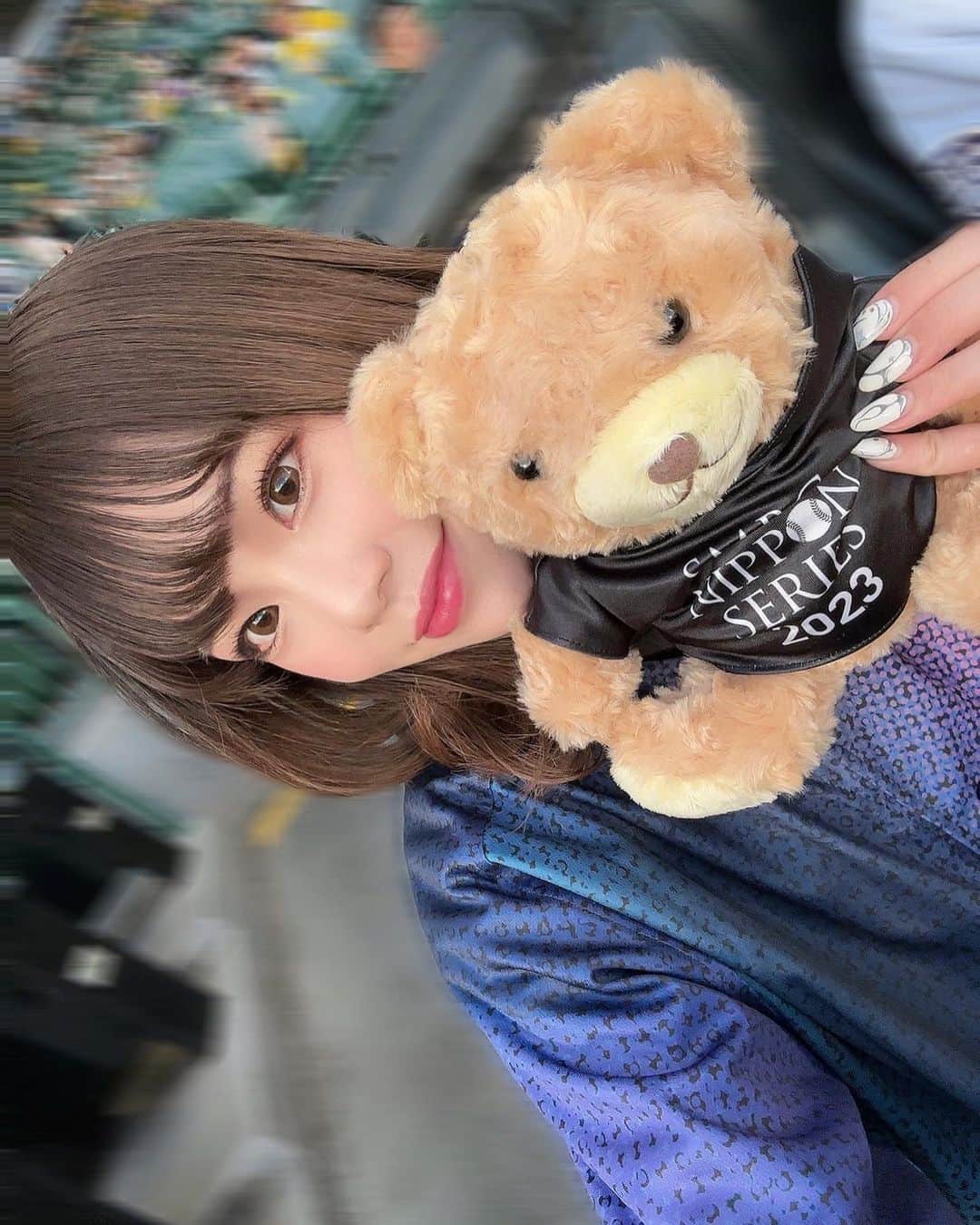 のインスタグラム：「⁡ こんばんは~❕💭💭 ⁡ ⁡ 昨日は現地観戦でした（＾＾）♪ お父さんと一緒に ドキドキハラハラ大熱狂でした🥹🤧 ⁡ ⁡ ⁡ やっぱり現地観戦 本当に楽しい、、、♡最高でした😭✨🤝🏻 ⁡ ⁡ ⁡ 勝利が見れて本当に幸せです オリックス・バファローズ最高だあ！！ ⁡ ⁡ ⁡ この後18:00~Play Ball.. 阪神甲子園球場現地の皆様 テレビの前の皆様全員で心をひとつに！！ 全員で勝つ！！エール届けましょう❕❤️‍🔥 ⁡ ⁡ ⁡ ⁡ ⁡ #Bs2023 #プロ野球 #NPB #ORIX  #BsGirls  #BsGirls10th💎#baseball #ORIX #野球 #野球女子 #野球好きな人と繋がりたい #Bs2023 #プロ野球 #NPB #ORIX  #BsGirls #BsGirls10th💎　 #follow #fff #followme #selfie  #instapic #instalike #igers  #야구 #좋아요 #치어리더 #攝影  ⁡ ⁡ ⁡」