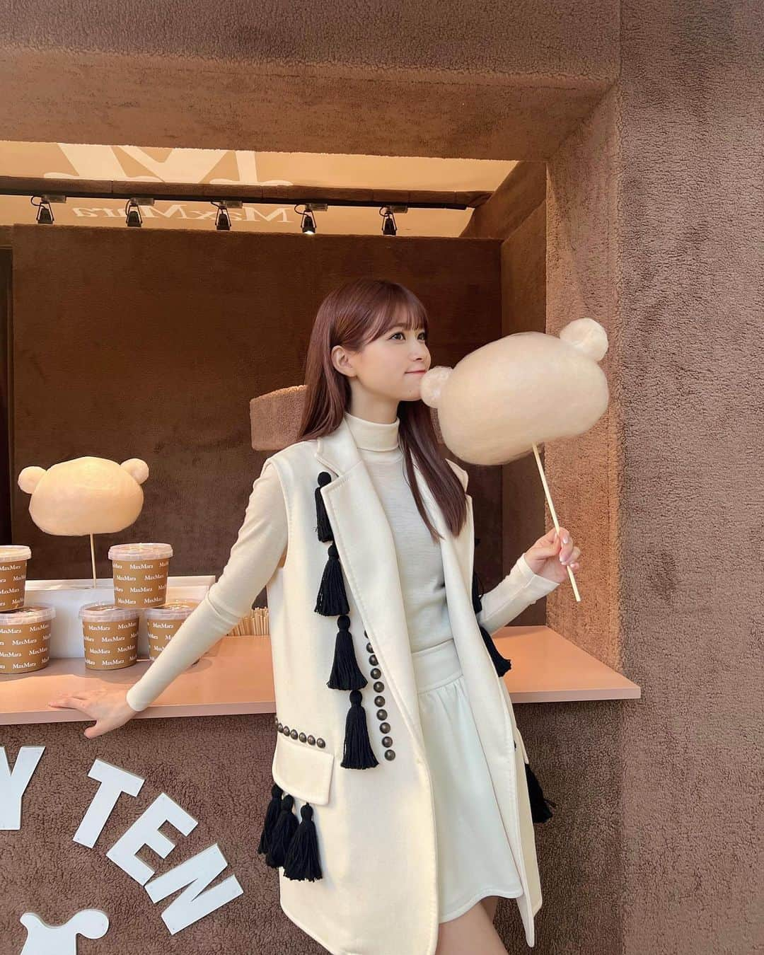 生見愛瑠さんのインスタグラム写真 - (生見愛瑠Instagram)「MaxMaraのポップアップへ🧸 もこもこの世界観可愛かった〜、  UFOキャッチャーで2人もゲットできたよ🧸嬉   @maxmara   #MaxMaraTeddyTen   #MaxMara   #pr」11月1日 17時32分 - meru_nukumi