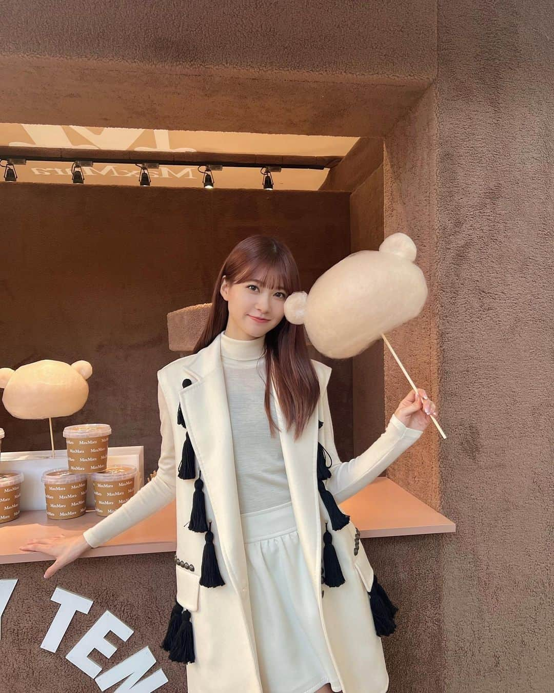 生見愛瑠さんのインスタグラム写真 - (生見愛瑠Instagram)「MaxMaraのポップアップへ🧸 もこもこの世界観可愛かった〜、  UFOキャッチャーで2人もゲットできたよ🧸嬉   @maxmara   #MaxMaraTeddyTen   #MaxMara   #pr」11月1日 17時32分 - meru_nukumi