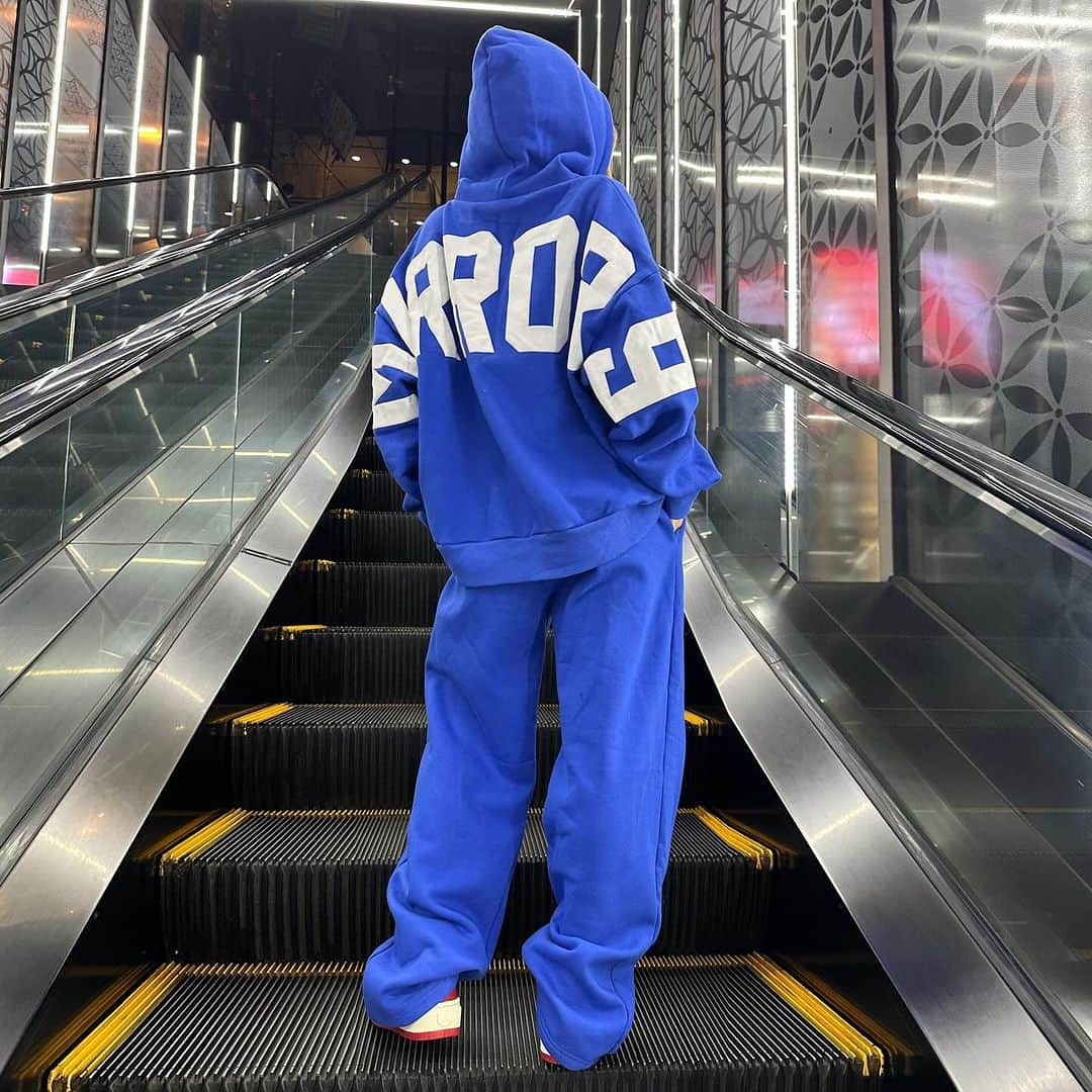 Select Shop MIRROR9さんのインスタグラム写真 - (Select Shop MIRROR9Instagram)「. 2023 ICON Hoodie&Pants Coming soon #MIRROR9」11月1日 19時00分 - mirror9official