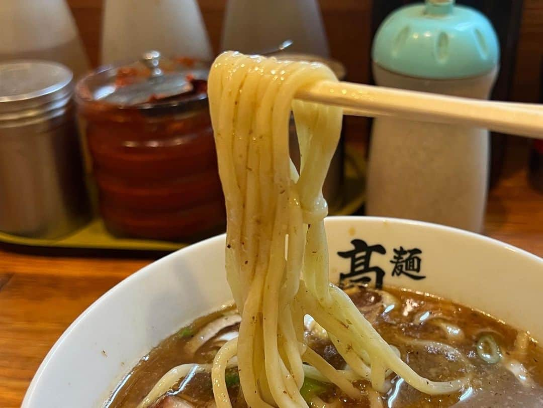 SUSURUさんのインスタグラム写真 - (SUSURUInstagram)「赤羽の路地裏の名店、麺 高はしさん。 たっぷりの麺をふんわり優しい煮干し味のつけ汁と一緒にすするスタイル。 味噌だれや魚粉などの卓上調味料でカスタマイズしながら食べ進めればあっという間に麺がなくなります。 安くてうまくて腹いっぱい。 #susuru_tv #麺高はし #赤羽 #東京 #つけ麺 #うまい  #ラーメン #らーめん #ramen #ラーメン部 #ramennoodles #毎日ラーメン生活 #麺スタグラム #japaneseramen #japanramen #foodstagram #foodie #noodles #instanoodle #instaramen #instafood #東京ラーメン #赤羽ラーメン #つけそば」11月1日 17時33分 - susuru_tv