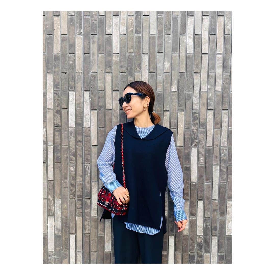 yori designerのインスタグラム：「💙  圧縮セーラーカラーベスト 本日21時発売です。  #yori_japan  @_y_o_r_i_」