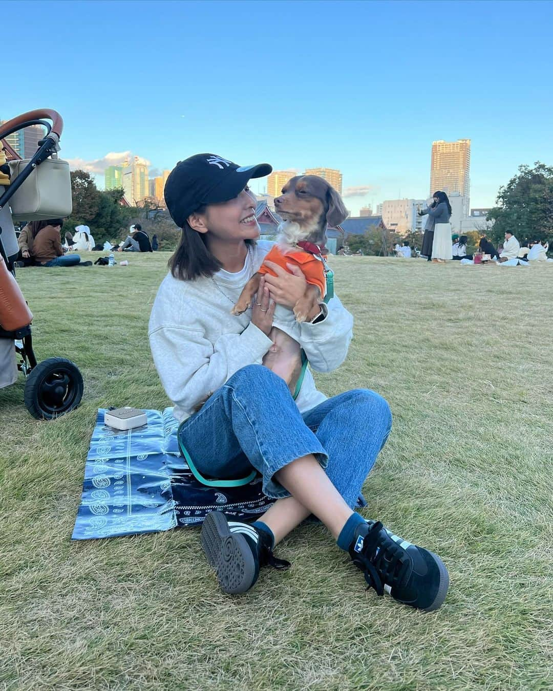 山口厚子さんのインスタグラム写真 - (山口厚子Instagram)「少し前にピクニックしてきた🐶💛  パナちゃん最後の顔😅😅😅  #愛犬との暮らし」11月1日 17時45分 - atu_yaman