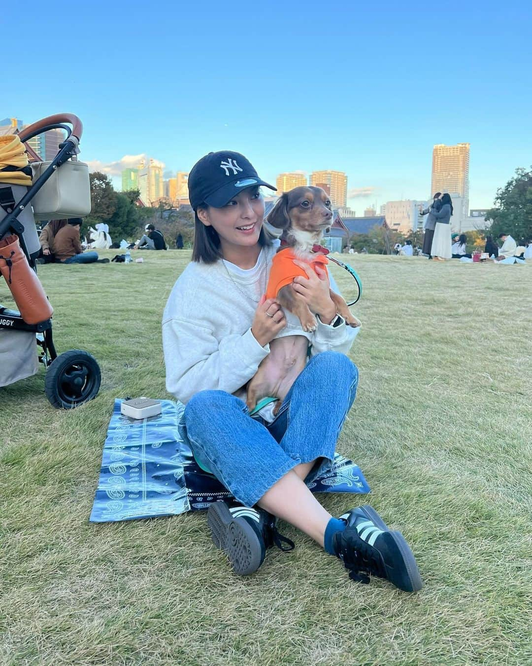 山口厚子さんのインスタグラム写真 - (山口厚子Instagram)「少し前にピクニックしてきた🐶💛  パナちゃん最後の顔😅😅😅  #愛犬との暮らし」11月1日 17時45分 - atu_yaman