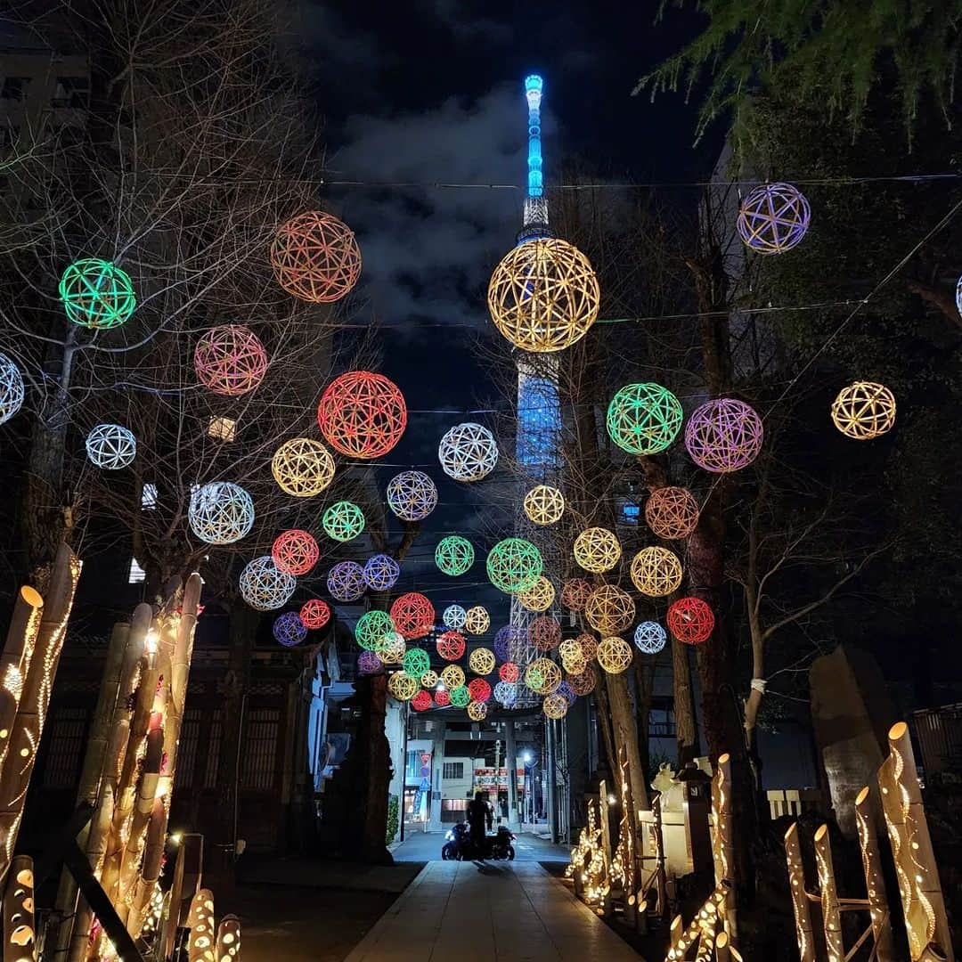 TOBU RAILWAY（東武鉄道）のインスタグラム：「. . 📍Tokyo – Ushijima Shrine Illumination Stunning illumination with bamboo lights! . Starting on the evening of November 9, 2023, an illumination event will be held at Ushijima Shrine, located in Sumida-ku, Tokyo.  This event features decorations using bamboo lights, as well as a unique light production using full color projectors. All of Ushijima Shrine, including the torii gate, the main shrine, and the stone paved roads, will be covered in illumination that will be sure to charm visitors! The stunning ornaments made with bamboo lights will make you want to stop in your tracks to gaze at their beauty. This illumination event will be held until the middle of January 2024, so be sure to check it out! 📸by @megumi_j_17th Thank you ! . . . . Please comment "💛" if you impressed from this post. Also saving posts is very convenient when you look again :) . . #visituslater #stayinspired #nexttripdestination . . #tokyo #ushijimashrine #illumination #placetovisit #recommend #japantrip #travelgram #tobujapantrip #unknownjapan #jp_gallery #visitjapan #japan_of_insta #art_of_japan #instatravel #japan #instagood #travel_japan #exoloretheworld #ig_japan #explorejapan #travelinjapan #beautifuldestinations #toburailway #japan_vacations」