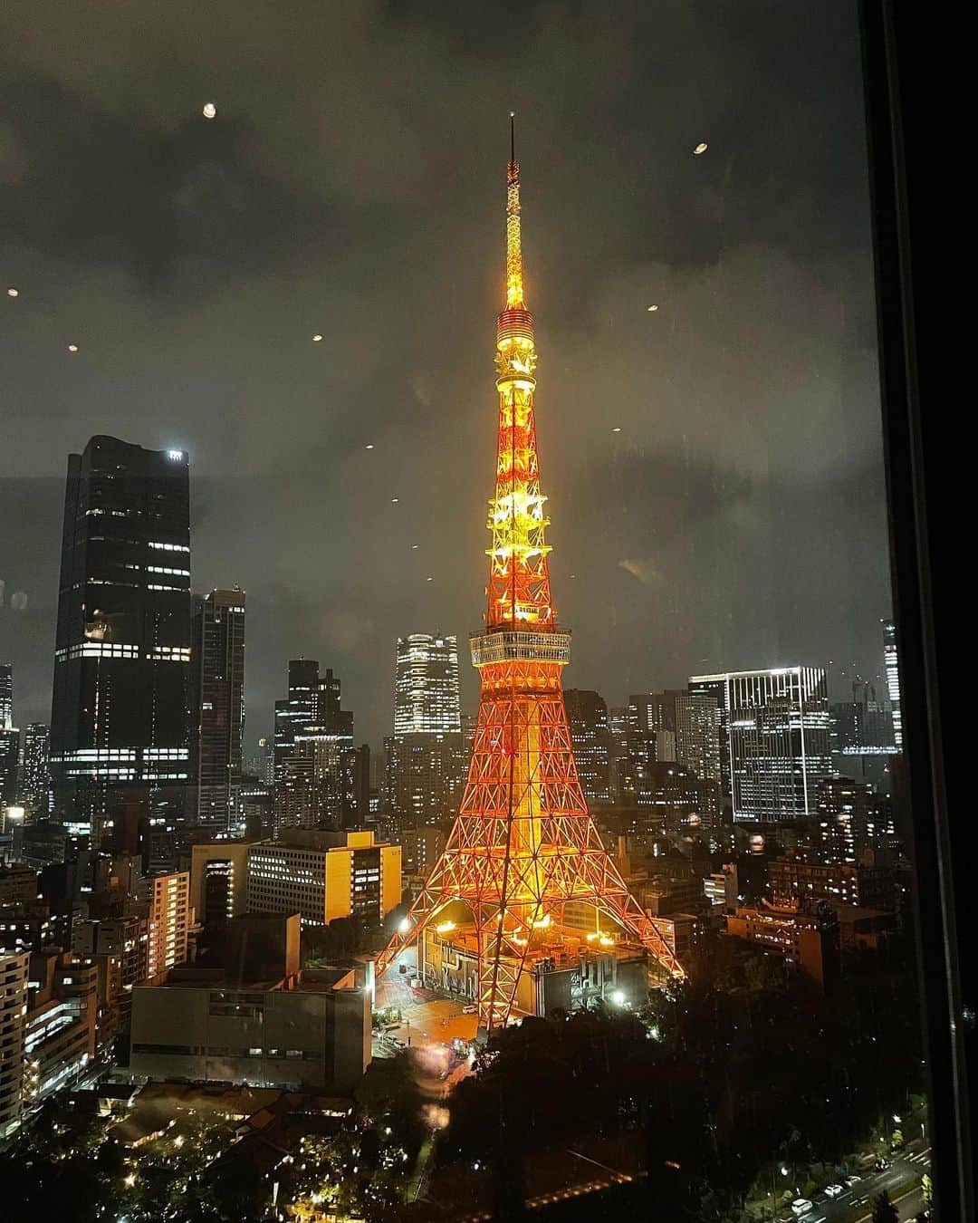 大庭絃子さんのインスタグラム写真 - (大庭絃子Instagram)「11月のスタート🍓🗼 この時期からは今年も本当あっという間・・！  #hellonovember🍂 #strawberrydaiquiri  #🍓🍸 #tokyotowerview」11月1日 17時55分 - itokooba