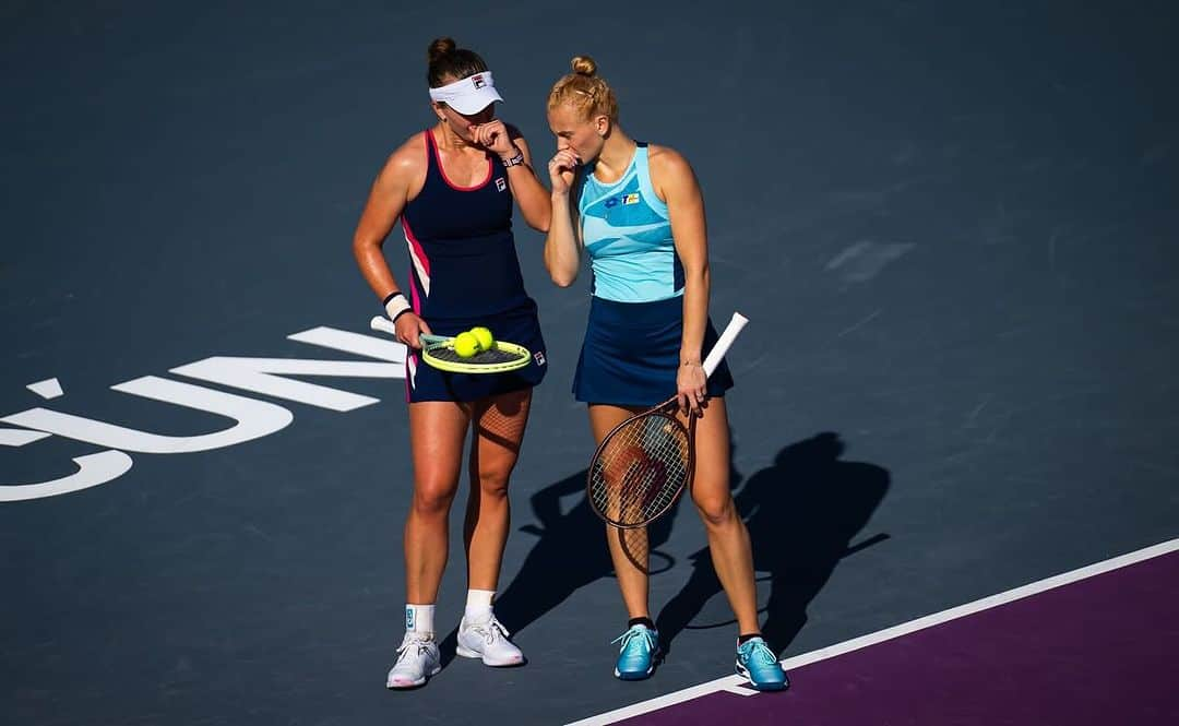 カテリナ・シニアコバのインスタグラム：「#wtafinals @bkrejcikova」