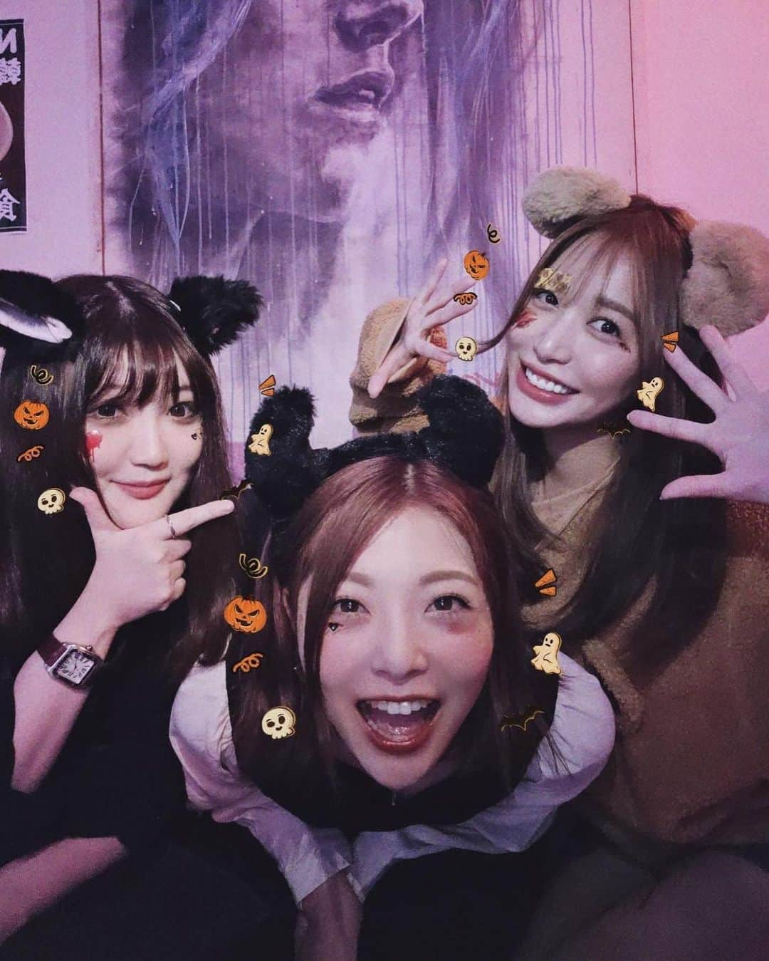 小川麻琴さんのインスタグラム写真 - (小川麻琴Instagram)「昨日は、まいまいとぴーちゃんとハロウィンしたよー🎃❤️👻  プライベートでハロウィンするの、もしかしたら初めてかもしれない😳  プチ仮装もして、ワイワイ楽しいハロウィンの思い出が出来ました🥰  笑顔いっぱいな時間をありがとうね❤️  #ハロウィン #ハロウィンパーティー  #たのしい時間  #大島麻衣 ちゃん #駒谷仁美 ちゃん」11月1日 18時04分 - 1029_makoto