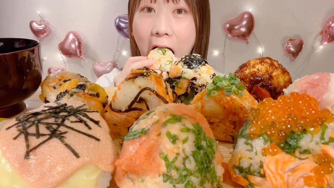 のインスタグラム：「おにぎり🍙Rice Balls🍙 #asmr #asmreating #eating #mukbang」