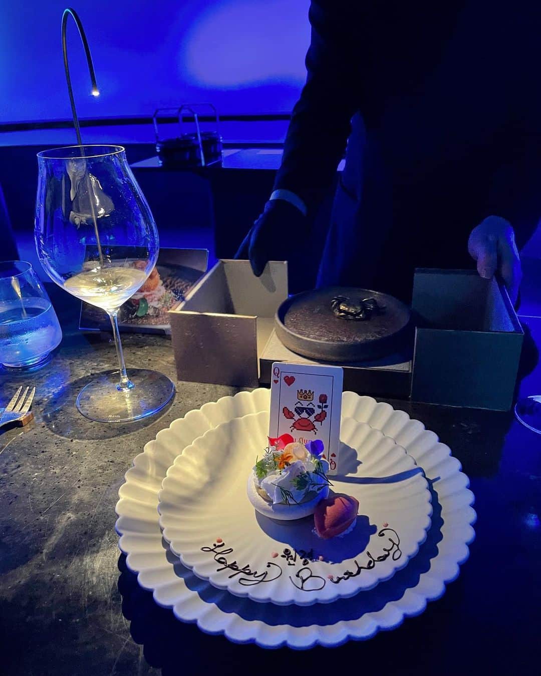 李到華のインスタグラム：「행복했던 생일주간  챙겨주신 많은 선물 ,용돈 감사합니다 더 베풀며 살게요 🫶🎶」