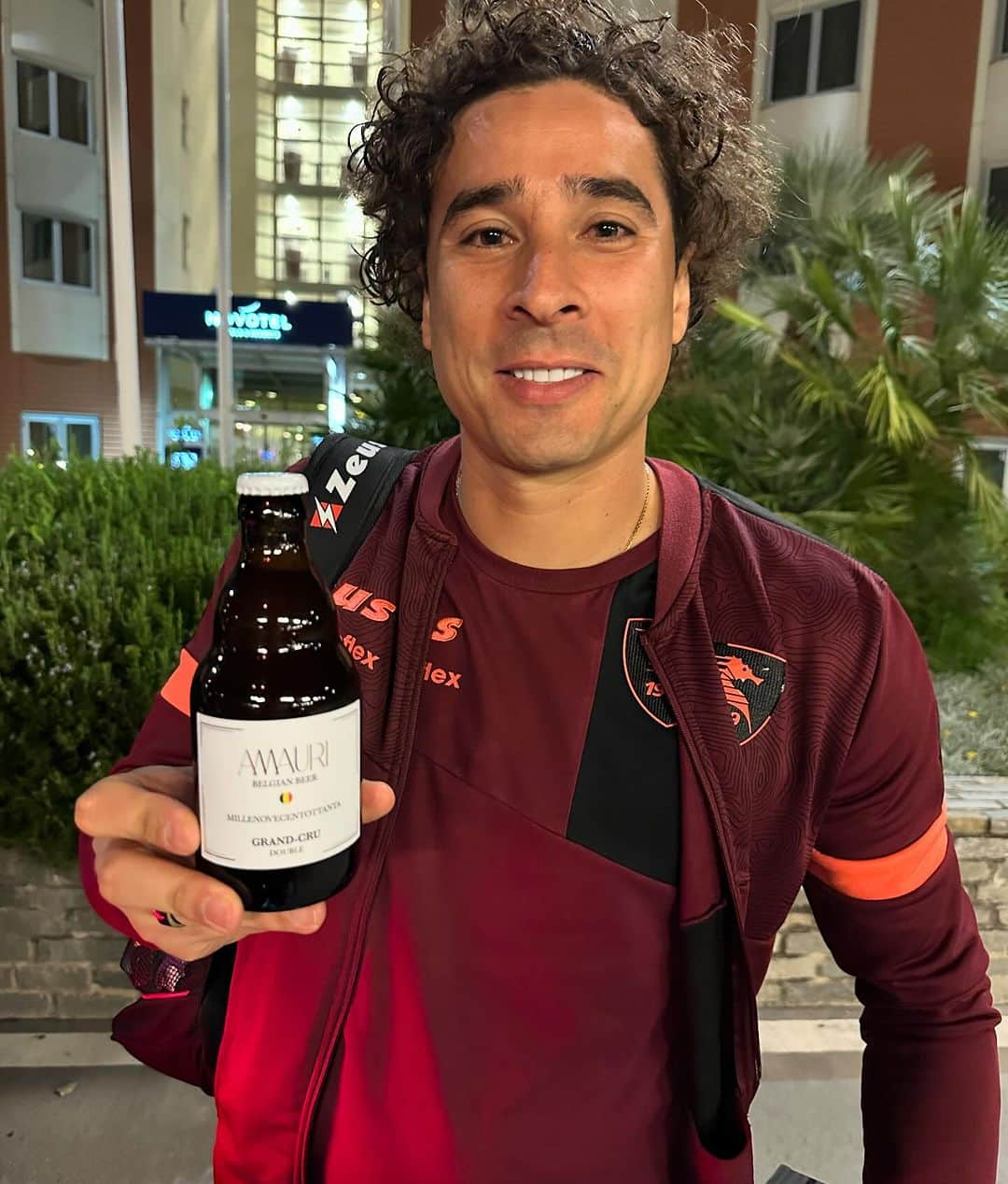 ギジェルモ・オチョアさんのインスタグラム写真 - (ギジェルモ・オチョアInstagram)「This evening was a beautiful evening. First of all because our goalkeeper won 4 to 0 against Sampdoria, and then because we spent a wonderful evening in the company of our friend @jorgeberlanga10 and my son @oscar_cordella_ .  Lots of news coming soon, the new Memo wines are almost ready, the white and rosé are almost ready to be bottled.  So friends, stay tuned 💪🏻⚽️🍷 . @thewineofthechampionsworld  . @thewineofthechampionsworld  . @ristorantehydra  . . . . #wine #friends #football #memoochoa #fabiocordella #primitivo #cabernet #salento #salerno #salernitana #mexico #miami #losangeles #mexicocity #ciudaddemexico #usa #italy #business」11月1日 18時08分 - yosoy8a