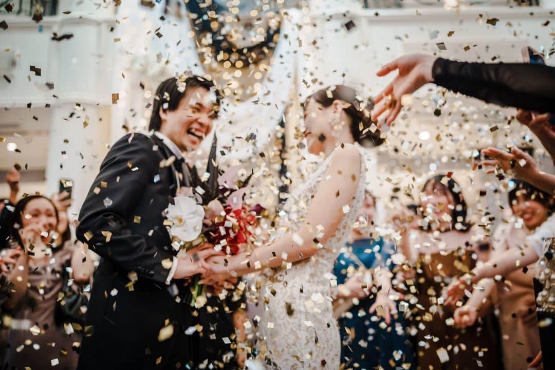 TAKE and GIVE NEEDS(T&G公式) さんのインスタグラム写真 - (TAKE and GIVE NEEDS(T&G公式) Instagram)「キラキラのコンフェッティと一緒に、喜びと祝福の声がはじける、パーティの瞬間。  #tg花嫁 #山手迎賓館神戸  #wedding #ウェディング #結婚式 #結婚式場 #ウェディングフォト #housewedding #ハウスウェディング #weddingdress #ウェディングドレス #プレ花嫁 #卒花」11月1日 19時30分 - takeandgiveneeds_official