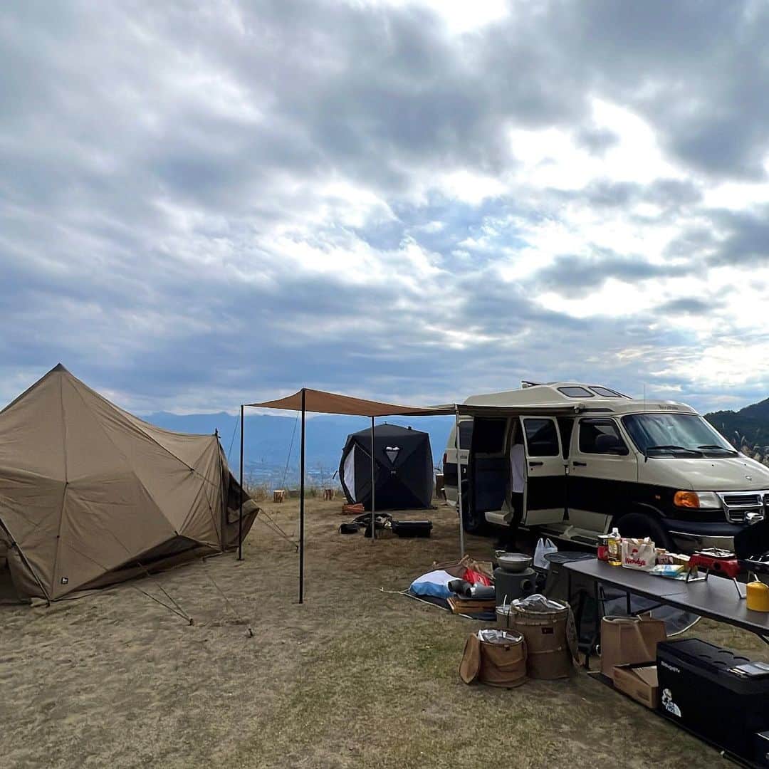 浅倉カンナさんのインスタグラム写真 - (浅倉カンナInstagram)「キャンパーの方達の力を借りて、、 キャンプ行ってきました！ 景色も空気も綺麗で最高だった。 リフレッシュできました🌿  @naoya_cwc さんありがとうございました！  @hottarakashi_camp  #ほったらかしキャンプ場  #ほったらかし温泉  #キャンプ」11月1日 18時15分 - a_kanna_