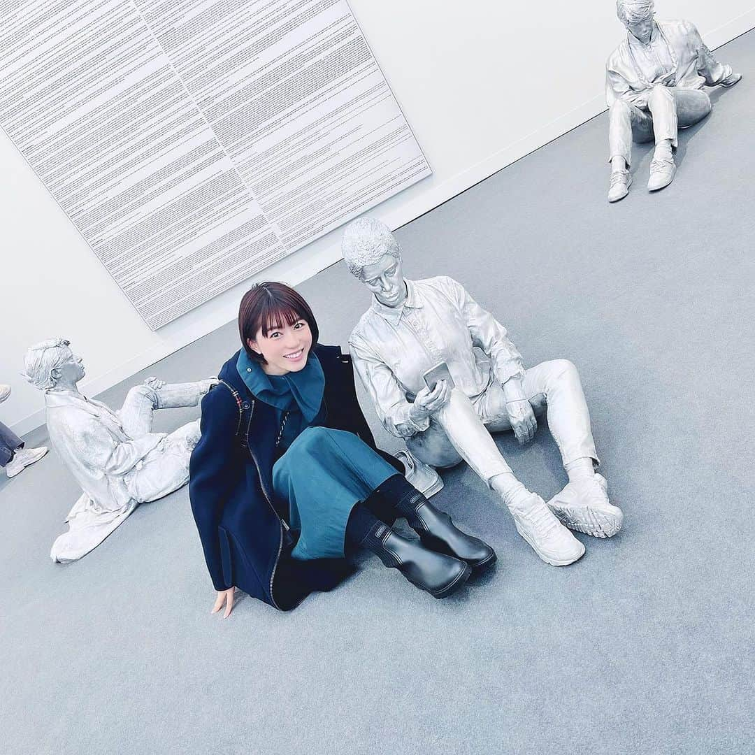 小池花瑠奈さんのインスタグラム写真 - (小池花瑠奈Instagram)「・ Art Basel Paris 2023🇫🇷  世界中の数百ものギャラリーが集結した展覧会・アートバーゼル、 会期は5日間でしたがパリ滞在中に観に行くことが出来ました☺︎ 何時間でも観て回れるほどの、見応えのある作品の数々…  ルーヴルで展示をされていた愛梨さんをお誘いして いつもお互いの展示会場でお会いしてたので初めてゆっくりお話できた気がします💨  目の前にエッフェル塔の見えるレストランも素敵🕊️  #artbasel」11月1日 18時20分 - natsu_matsumiya