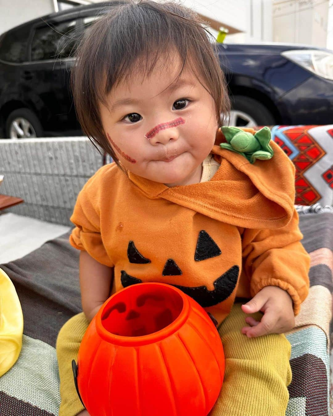 国枝洋子さんのインスタグラム写真 - (国枝洋子Instagram)「今年のHalloweenもご近所で集まって 昼からBBQ🍖 子供達はみんな仮装してお菓子たんまり貰って大満足❤️ 親達もBBQだけでは終わらずそのまま二次会🍺 ご近所のお家にお邪魔してパーティーは深夜まで…🌙 子供達よりも元気な大人達でした🥹❤️  家から徒歩30秒圏内に こんな気が合う友達がたくさんできて幸せだわ🤣🫶  次はクリスマスだね〜🎄💕」11月1日 18時24分 - kunieda_yoko