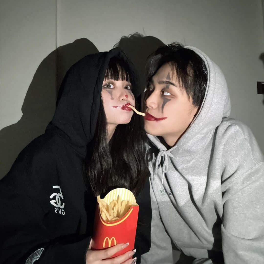 しみずくるみのインスタグラム：「急遽滑り込みハロウィンしました🌙」