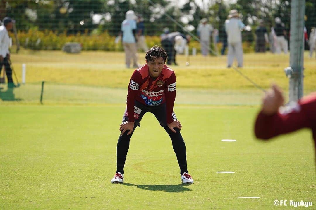FC琉球さんのインスタグラム写真 - (FC琉球Instagram)「📷｜𝙋𝙃𝙊𝙏𝙊𝙂𝘼𝙇𝙇𝙀𝙍𝙔  11/1(水）TR🔥  【今週末はホームゲーム開催】  ◤◢◤ 𝙉𝙀𝙓𝙏 𝙃𝙊𝙈𝙀𝙂𝘼𝙈𝙀 ◢◤◢ 🏆Ｊ3 第34節 🗓️11/4（土）17:00 #FC琉球🆚#カターレ富山 🏟タピスタ  #FCRYUKYU  #沖縄  #okinawa  #琉球  #jleague #Jリーグ  #サッカー  #football  #soccer  #sfida  #ジンベーニョ  #沖縄とともに強くなる #ONEOKINAWA  #J30」11月1日 18時28分 - fcryukyu