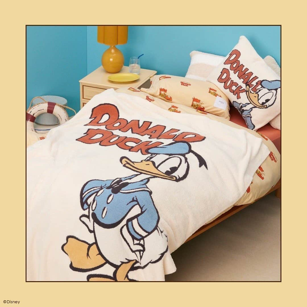 ジェラートピケのインスタグラム：「【NEW ARRIVAL】  ＼gelato pique Sleep ／  「gelato pique(ジェラート ピケ)」の寝具ライン「gelato pique Sleep」は、「Disney MICKEY & DONALD COLLECTION」 を2023年11⽉2⽇(木)より一部店舗で発売いたします。  〈販売先〉 ★ 11.2(THU)START ・表参道ヒルズ店 ・ルクア大阪店 ・ららぽーと福岡店 ・万代ビルボードプレイス店  コミックアートからのインスピレーションを受けて表現した「ミッキーマウスとドナルドダック」が主役の新作コレクションです。 キャッチーな総柄のベッドリネンから立体感にこだわったニット雑貨など、計12型がラインナップ。全商品のラインナップはオフィシャルオンラインストアの特設ページをご覧ください。  〈予約販売中〉 ・オフィシャルオンラインストア ・ウサギオンライン ・マッシュグループ公式アプリ MASH STORE ※10月下旬または11月下旬お届け予定。  ※在庫につきましては各店舗までお問い合わせください。 ※店舗でのミッキー＆ドナルド  コレクションは全商品、各サイズ、各カラーおひとり様1点限りとさせていただきます。 ※【Sleep】Mickey/抱き枕、【Sleep】Donald/抱き枕につきましては、直営店舗での取り扱いはございません。  #gelatopique #ジェラートピケ #gelatopique_sleep #ジェラートピケスリープ #bedlinen #ベッド゙リネン #寝具 #bedroom #ベッドルーム #ミッキーマウス #ミッキー #ドナルドダック #ドナルド @gelatopique_official @usagionline」