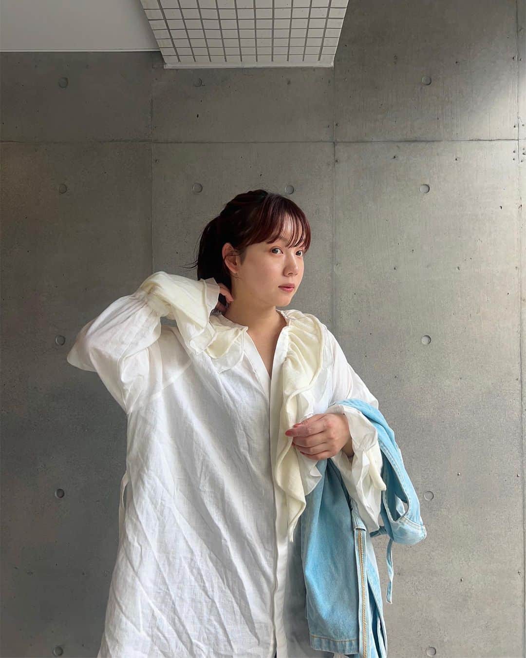 とみいのインスタグラム：「． おかわなシャツやっと着れた🕊️ もっと寒くなったらアウターと合わせたい♡」