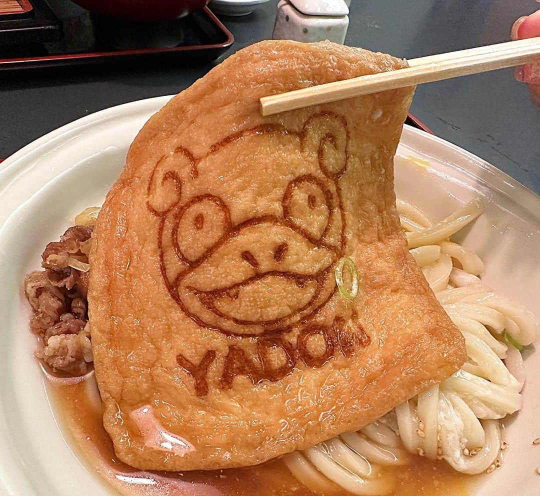 とぎもちさんのインスタグラム写真 - (とぎもちInstagram)「. 【高松 🇯🇵 다카마쓰】  兵庫町にある さぬき麺業 本店で 肉ぶっかけうどん💕  しかもヤドンのお揚げ追加 🤣💓  うどんのコシ最高。 やっぱりうどんは香川で食べたい。  #香川ナノタビ #さぬき麺業 #さぬき麺業本店 #ヤドンのお揚げ #讃岐うどん #肉ぶっかけ #ぶっかけうどん #うどん #高松 #香川 #日本 #高松グルメ #香川グルメ #高松うどん #香川うどん #사누키멘교 #사누키멘교효고마치본점 #다카마쓰 #카가와 #일본 #다카마쓰맛집 #사누키우동 #사누키우동맛집 #とぎもちさぬき麺業 #とぎもちうどん #とぎもち肉ぶっかけ #とぎもちヤドン」11月1日 18時38分 - togistagram