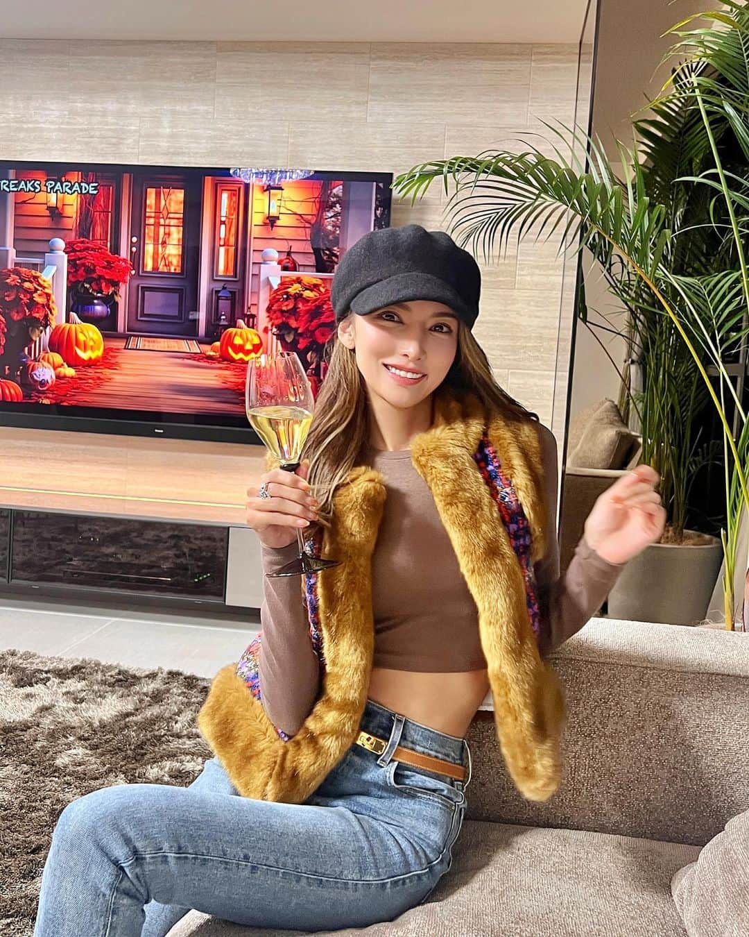 れおのインスタグラム：「11月だーー🍸 2枚目めっちゃSmile😃」
