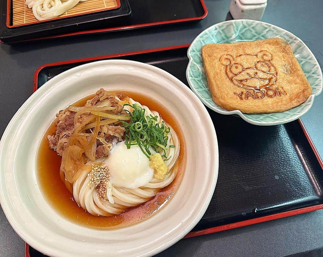 とぎもちさんのインスタグラム写真 - (とぎもちInstagram)「. 【高松 🇯🇵 다카마쓰】  兵庫町にある さぬき麺業 本店で 肉ぶっかけうどん💕  しかもヤドンのお揚げ追加 🤣💓  うどんのコシ最高。 やっぱりうどんは香川で食べたい。  #香川ナノタビ #さぬき麺業 #さぬき麺業本店 #ヤドンのお揚げ #讃岐うどん #肉ぶっかけ #ぶっかけうどん #うどん #高松 #香川 #日本 #高松グルメ #香川グルメ #高松うどん #香川うどん #사누키멘교 #사누키멘교효고마치본점 #다카마쓰 #카가와 #일본 #다카마쓰맛집 #사누키우동 #사누키우동맛집 #とぎもちさぬき麺業 #とぎもちうどん #とぎもち肉ぶっかけ #とぎもちヤドン」11月1日 18時38分 - togistagram