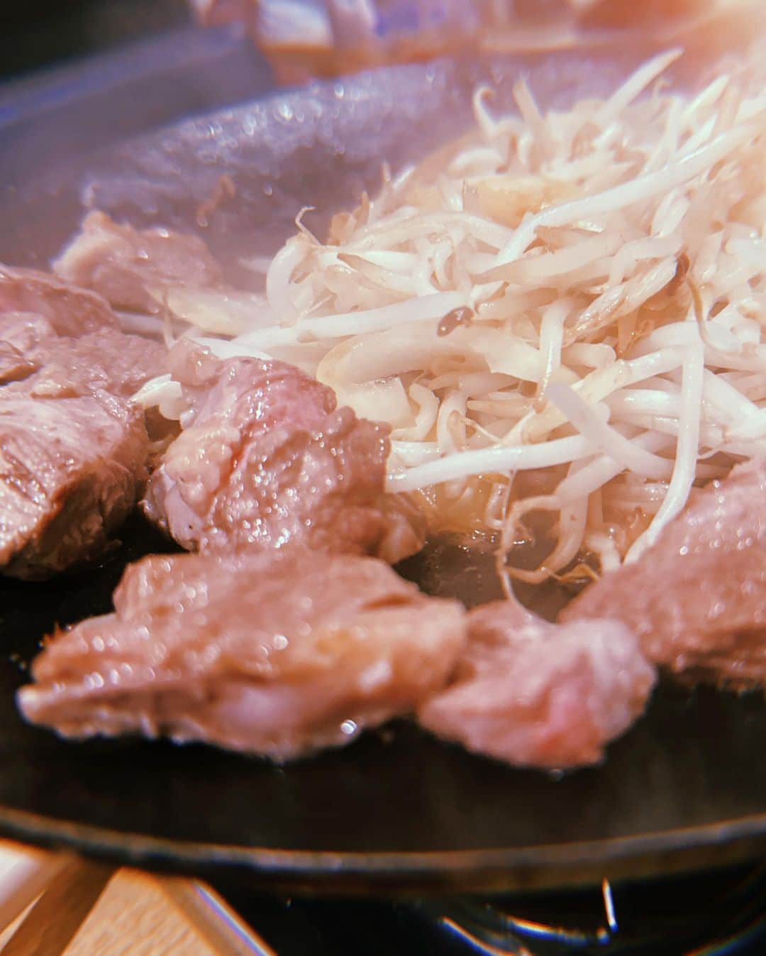 優希美青さんのインスタグラム写真 - (優希美青Instagram)「毎日ジンギスカンを食べてました🤤  #北海道 #ジンギスカン」11月1日 18時38分 - mio_yuki