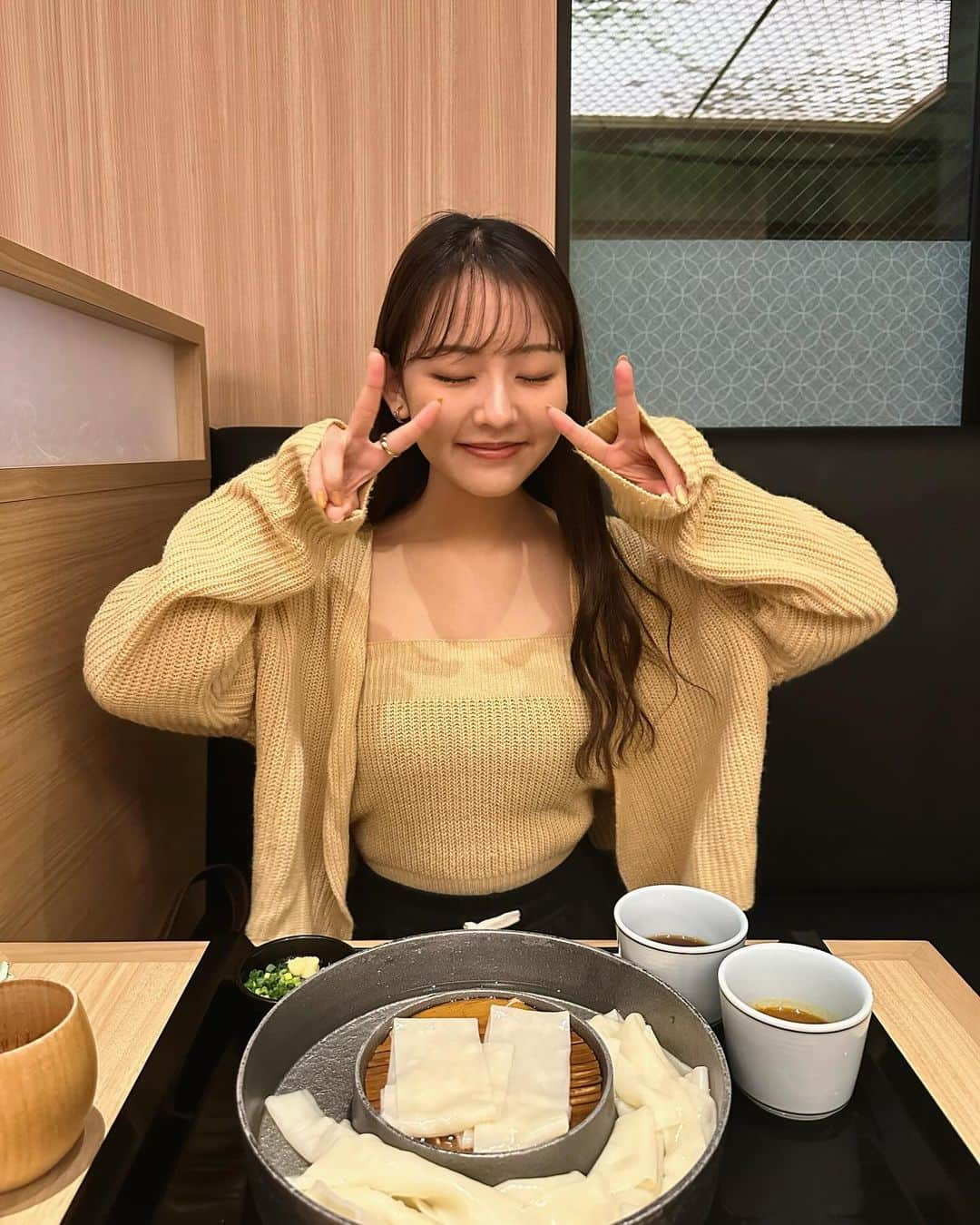 河野まひるさんのインスタグラム写真 - (河野まひるInstagram)「11月すたーと🐻 お友達と麺の大きなうどんを食べに行きました、美味しすぎた。！  #jk#jk3#ljkブランド#jkの素敵な思い出#高校生#高3#hair#ファッション#オシャレ#コーデ#fashion#code#河野まひる#女子高生#うどん#自撮り#巻き髪#前髪#花山うどん#鬼川うどん#グルメ」11月1日 18時42分 - mahiru_kouno