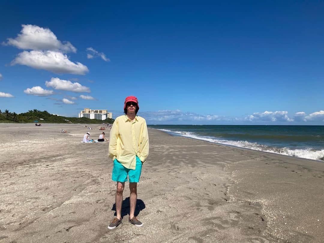 ギャビンのインスタグラム：「フロリダの海めちゃ綺麗🌊🏖️」