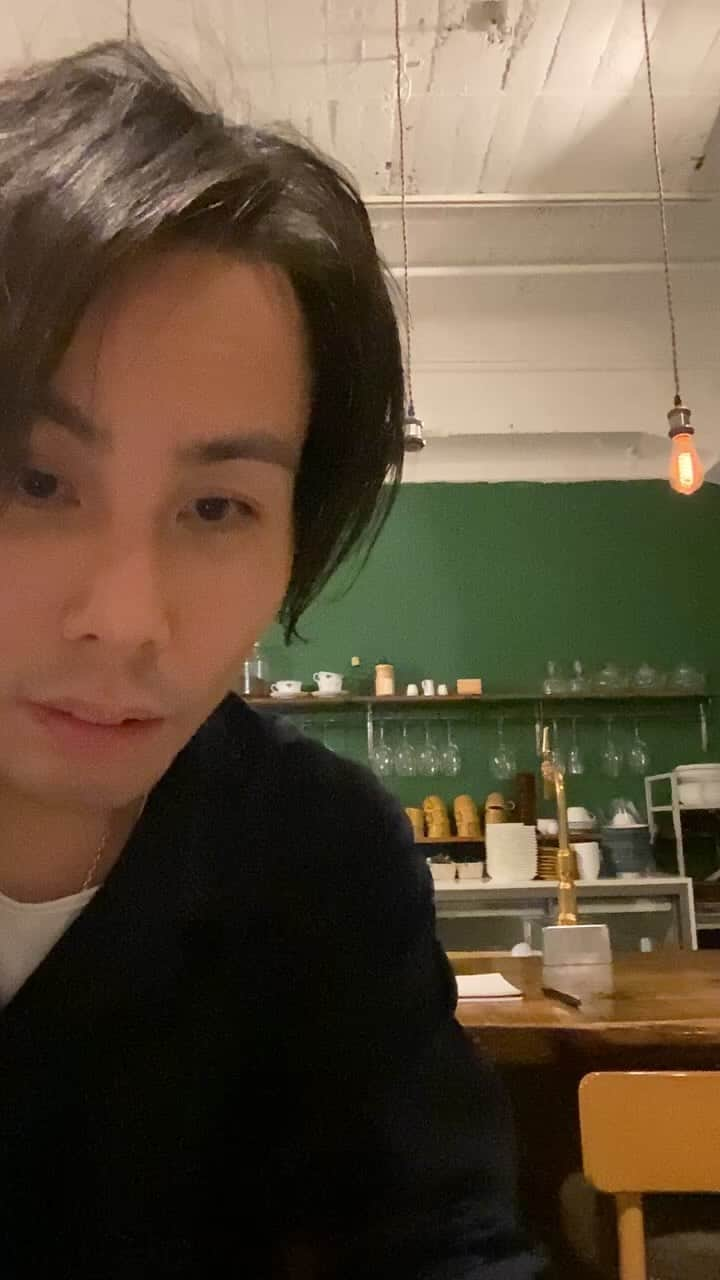 金村慎太郎〈hair+cafe〉のインスタグラム：「.  ameiro×Mirrorla  「イノベーターLIVE♯1」  ゆるく、わたしらしく。  今回はミラーラオフィスから配信。  🗣️始めたキッカケ。今後の活動。」